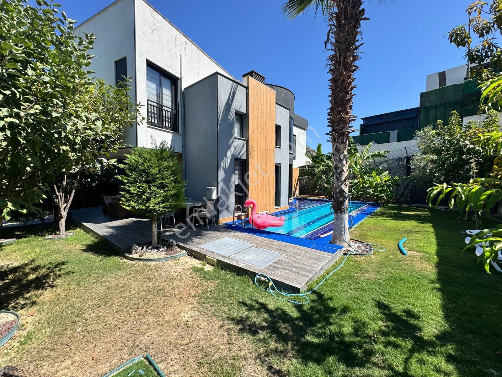 Kuşadası Merkezde Satılık 4+1 Müstakil Bahçeli Villa - Görsel 4