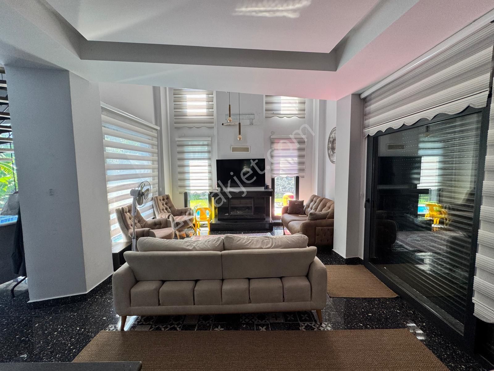 Kuşadası Merkezde Satılık 4+1 Müstakil Bahçeli Villa - Görsel 8