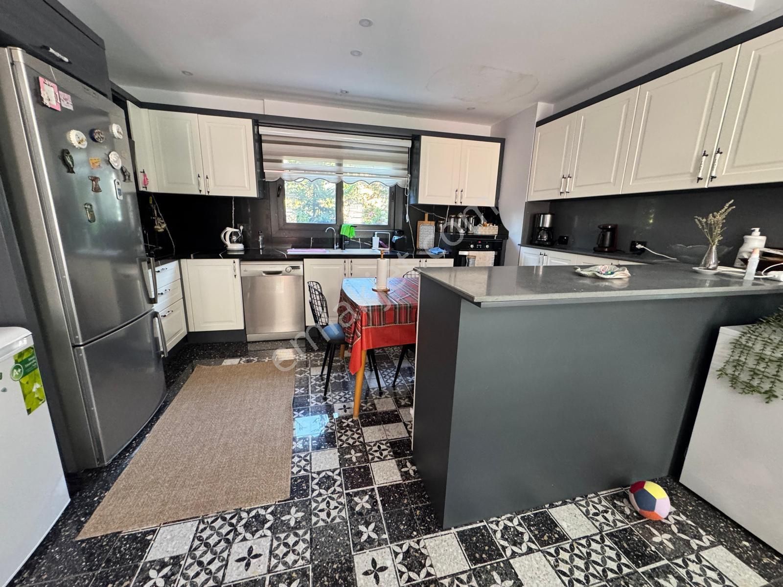 Kuşadası Merkezde Satılık 4+1 Müstakil Bahçeli Villa - Görsel 6