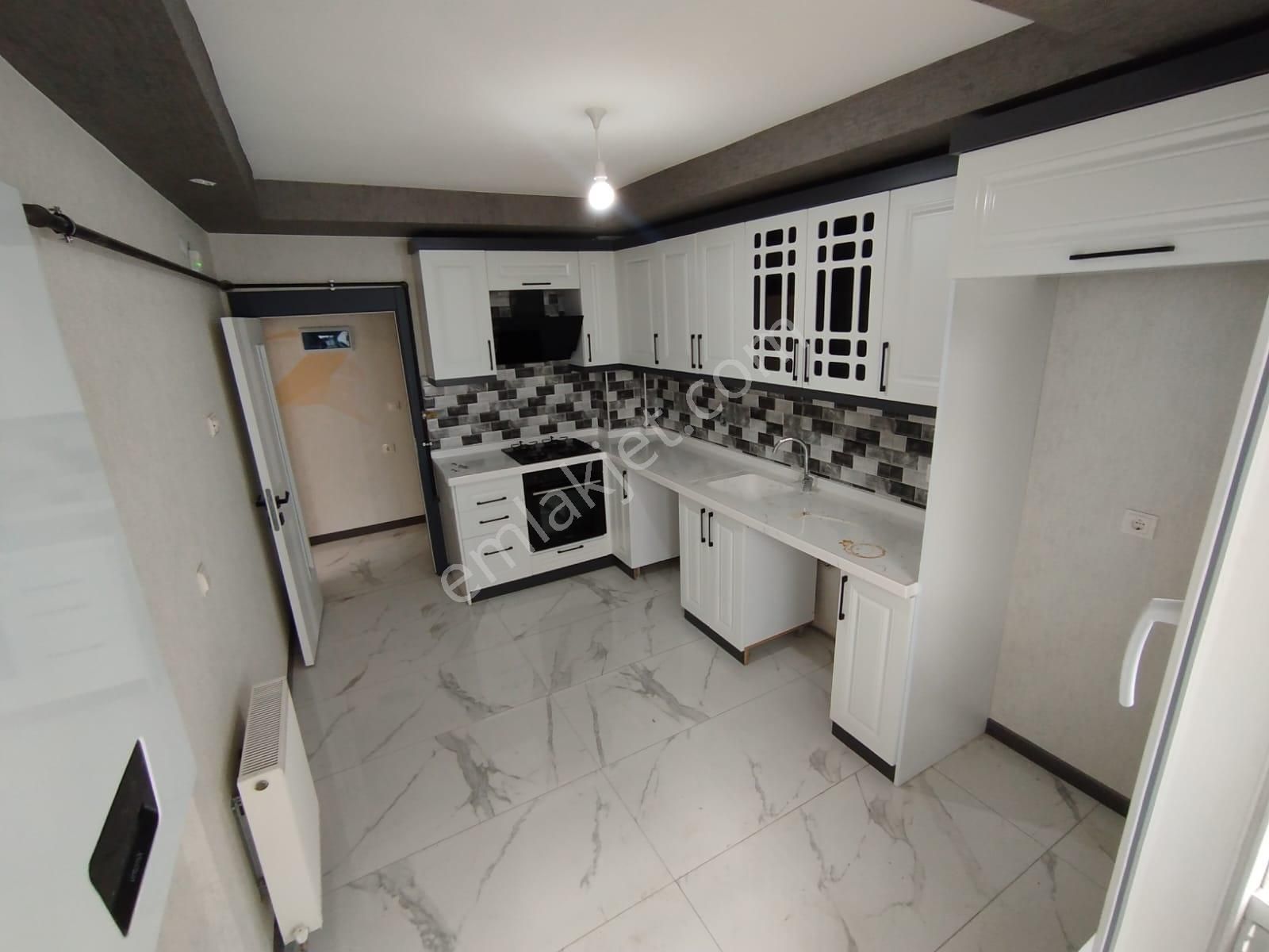 Mendereste Ara Katta Ful Yapılı Cadde Üzeri 2+1 Kiralık Daire - Görsel 2