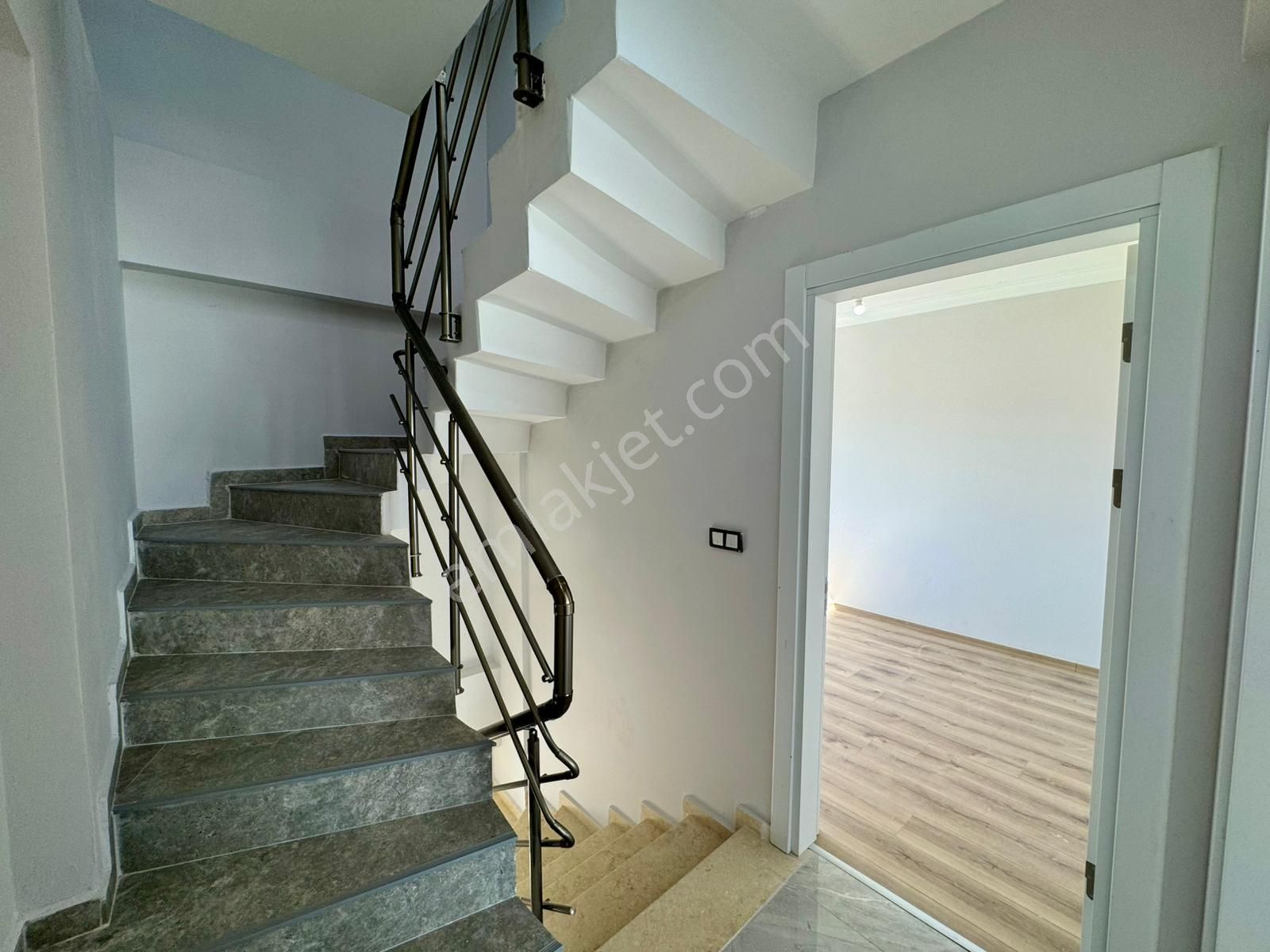 Denize Ve Anayola Yakın, 5+1 ,zemin Katta Odası Olan Lüx Villa! - Görsel 30