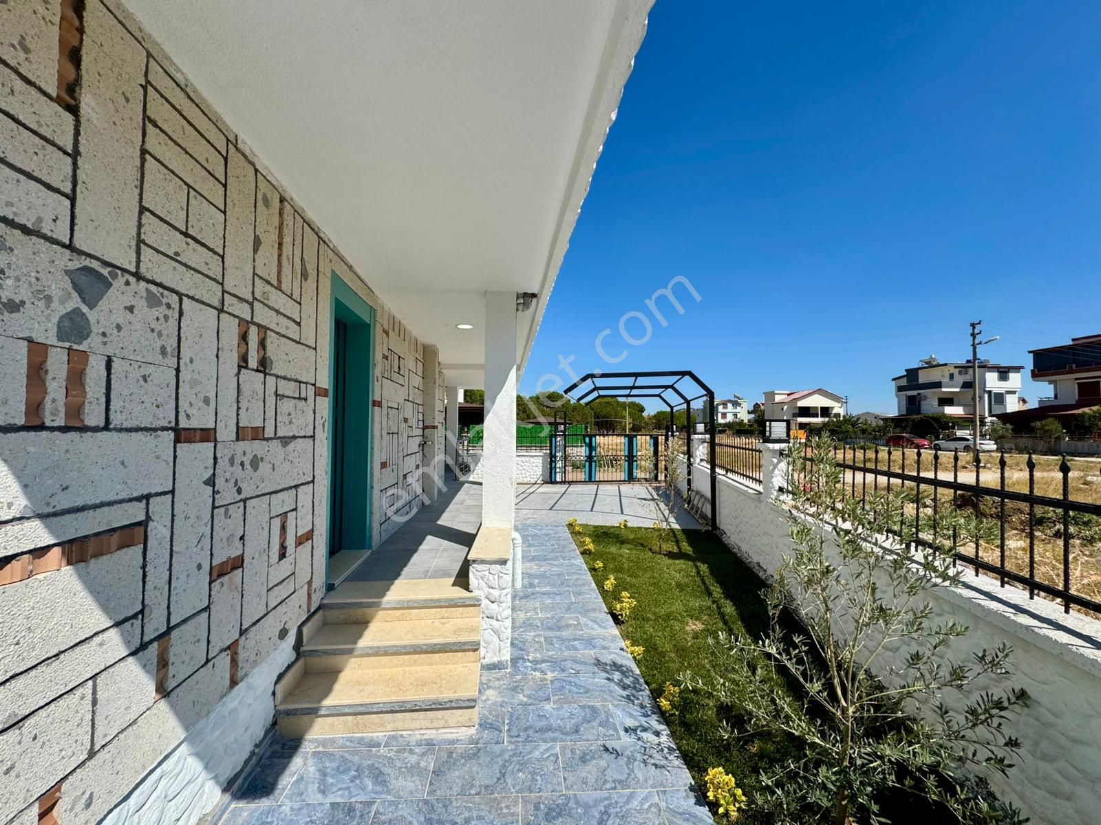 Denize Ve Anayola Yakın, 5+1 ,zemin Katta Odası Olan Lüx Villa! - Görsel 4