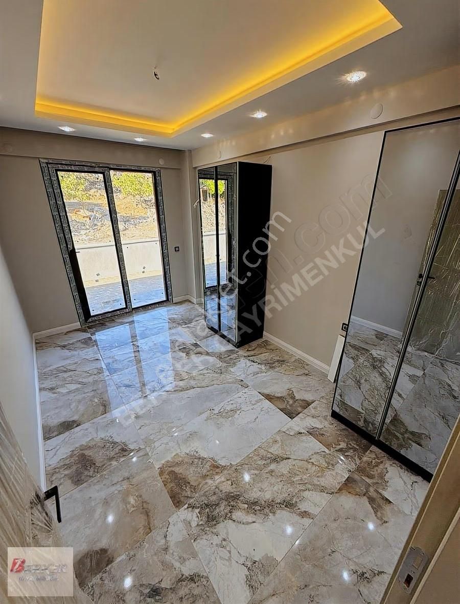 Çamlıca Gold Sitesinde Doğayla İç İçe Full Lüx Villalar - Görsel 19