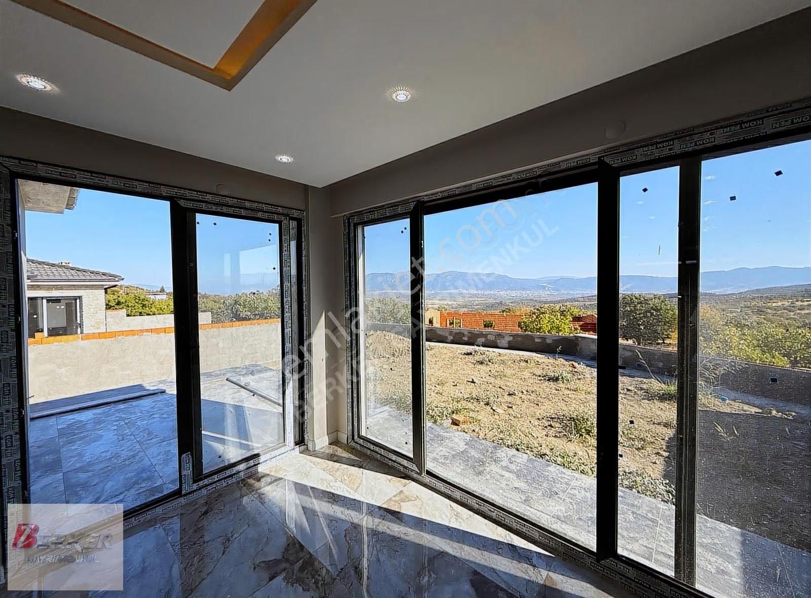 Çamlıca Gold Sitesinde Doğayla İç İçe Full Lüx Villalar - Görsel 18