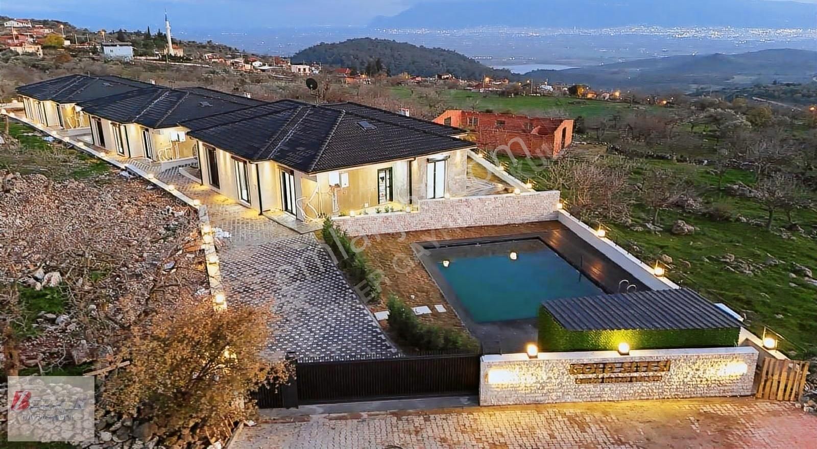 Çamlıca Gold Sitesinde Doğayla İç İçe Full Lüx Villalar