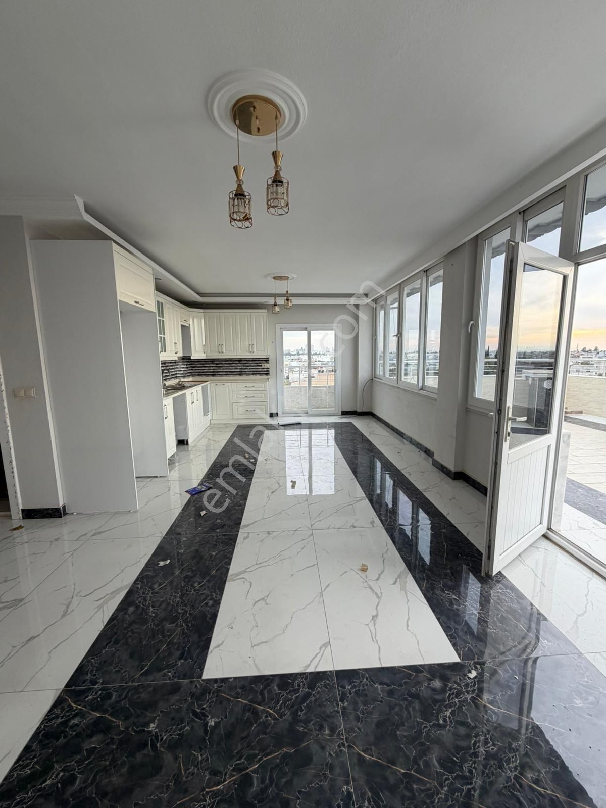 Lavinia'dan Küçük Dikilide 2+1 Teraslı Bahçeli Kiralık Müstakil - Görsel 3