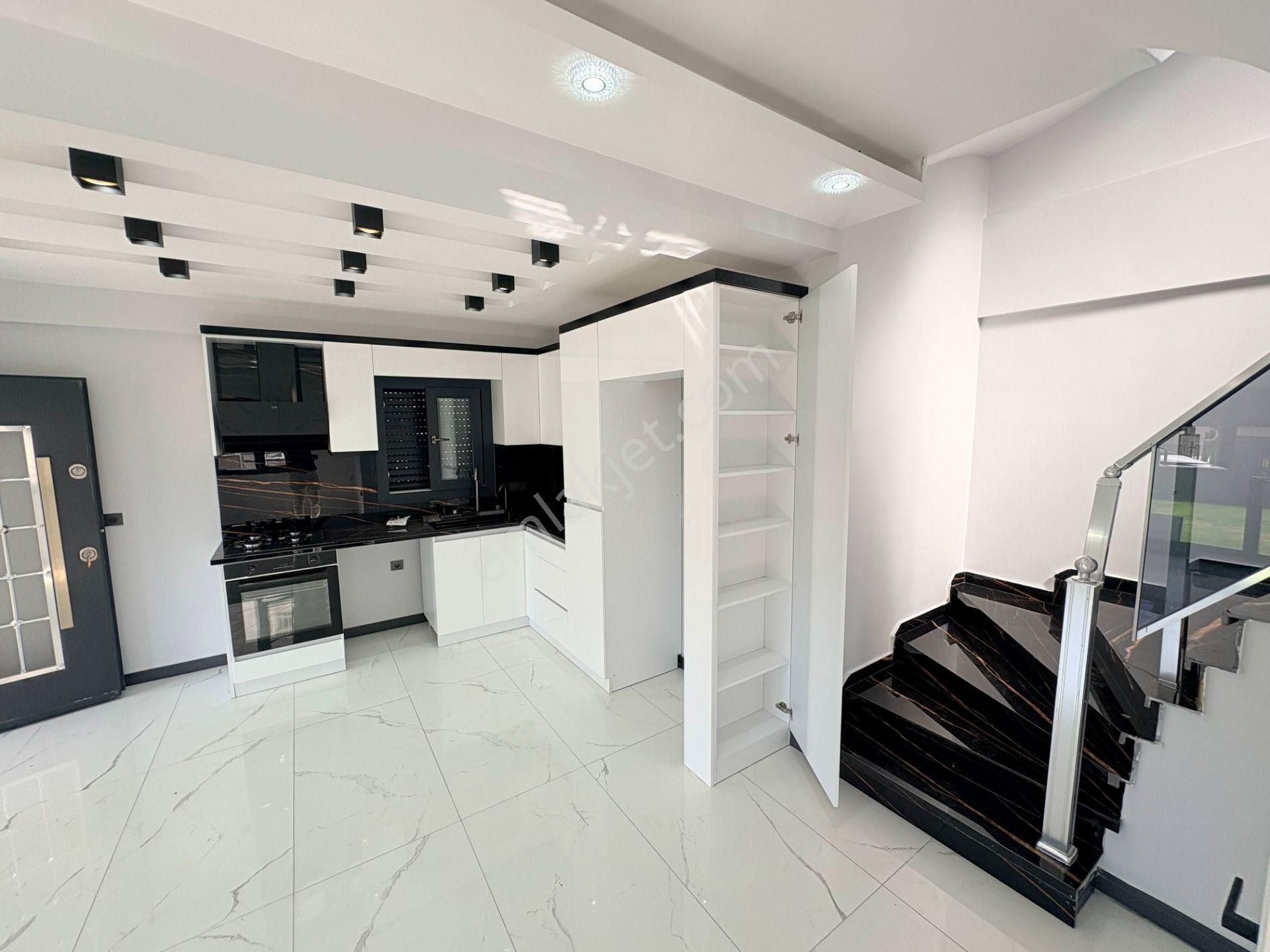 Özdere'de Deniz Tarafında Ön Cephe Sıfır 3+1 Villa - Görsel 8