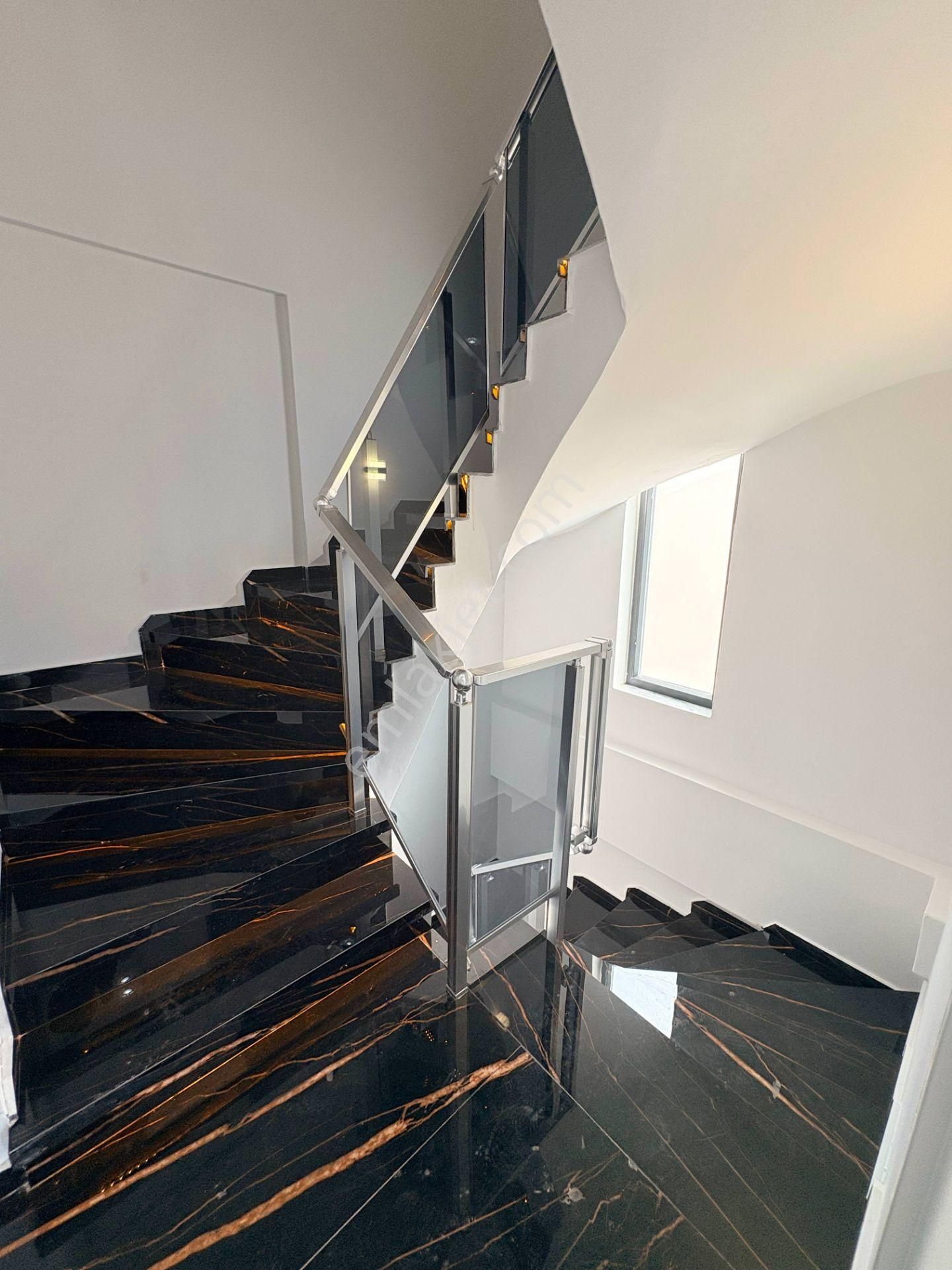 Özdere'de Deniz Tarafında Ön Cephe Sıfır 3+1 Villa - Görsel 15