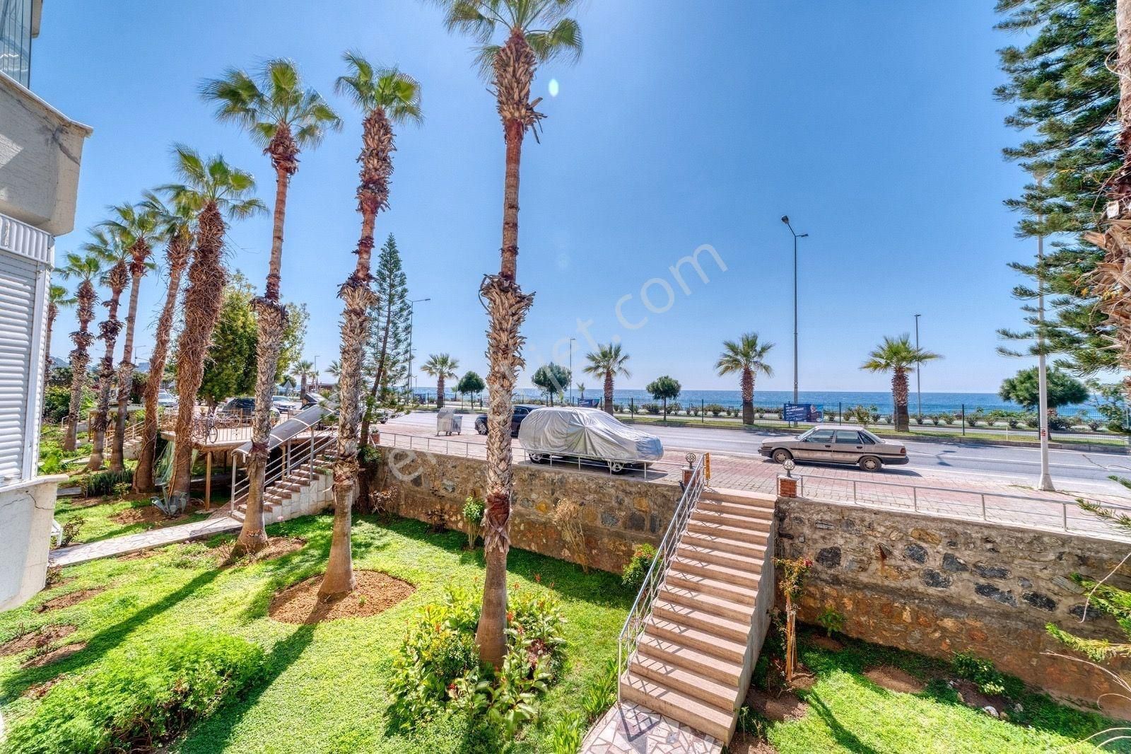 Alanya Mahmutlar’da Denize Sıfır 3+1 Geniş Daire – Full Deniz Manzarası
