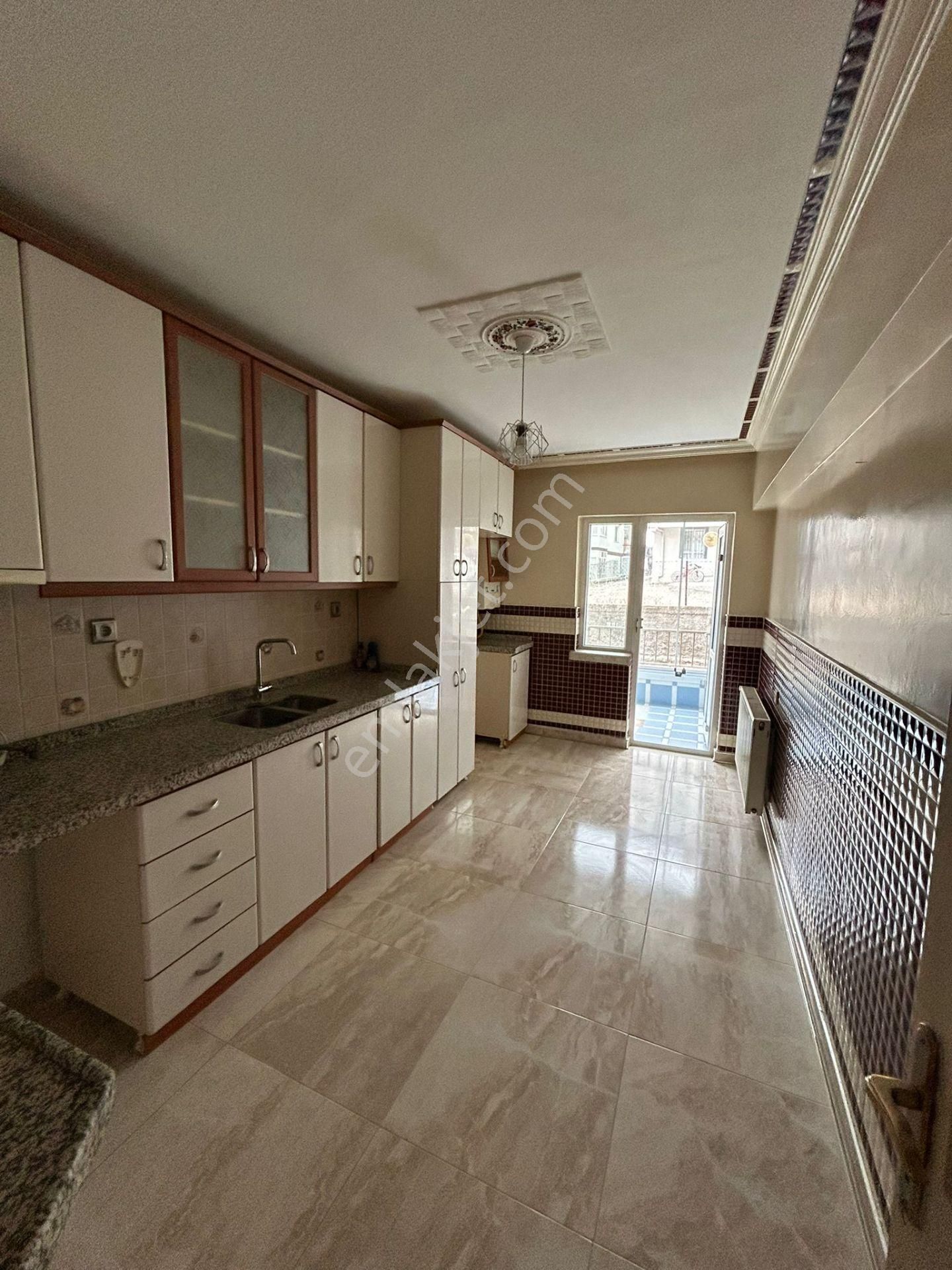 Kiralık*osmangazi Mah*osmanhamdi Okulu Yanı*katta Yapılı 3+1 Daire*