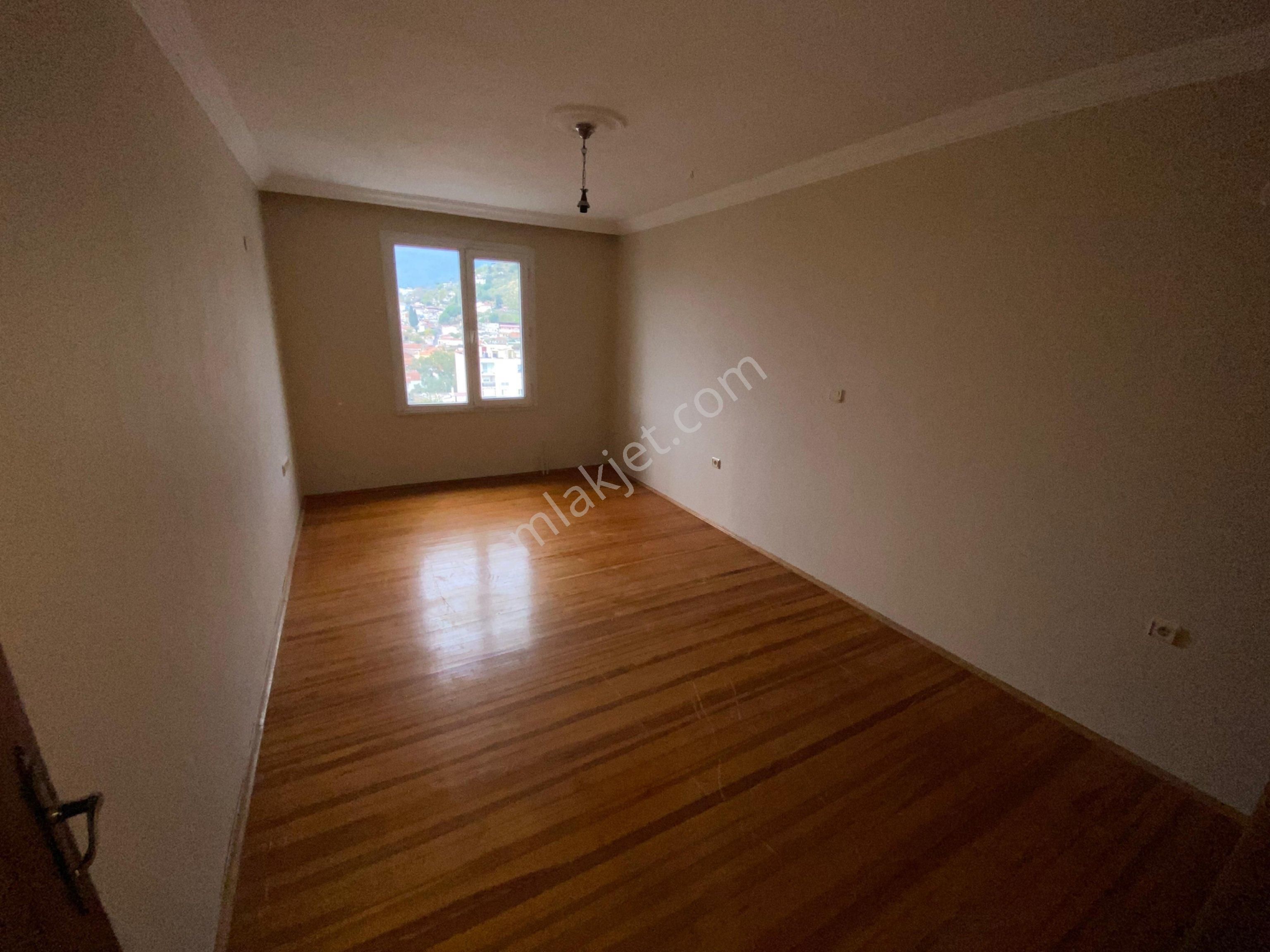 Konak Mahallesinde Satılık Daire