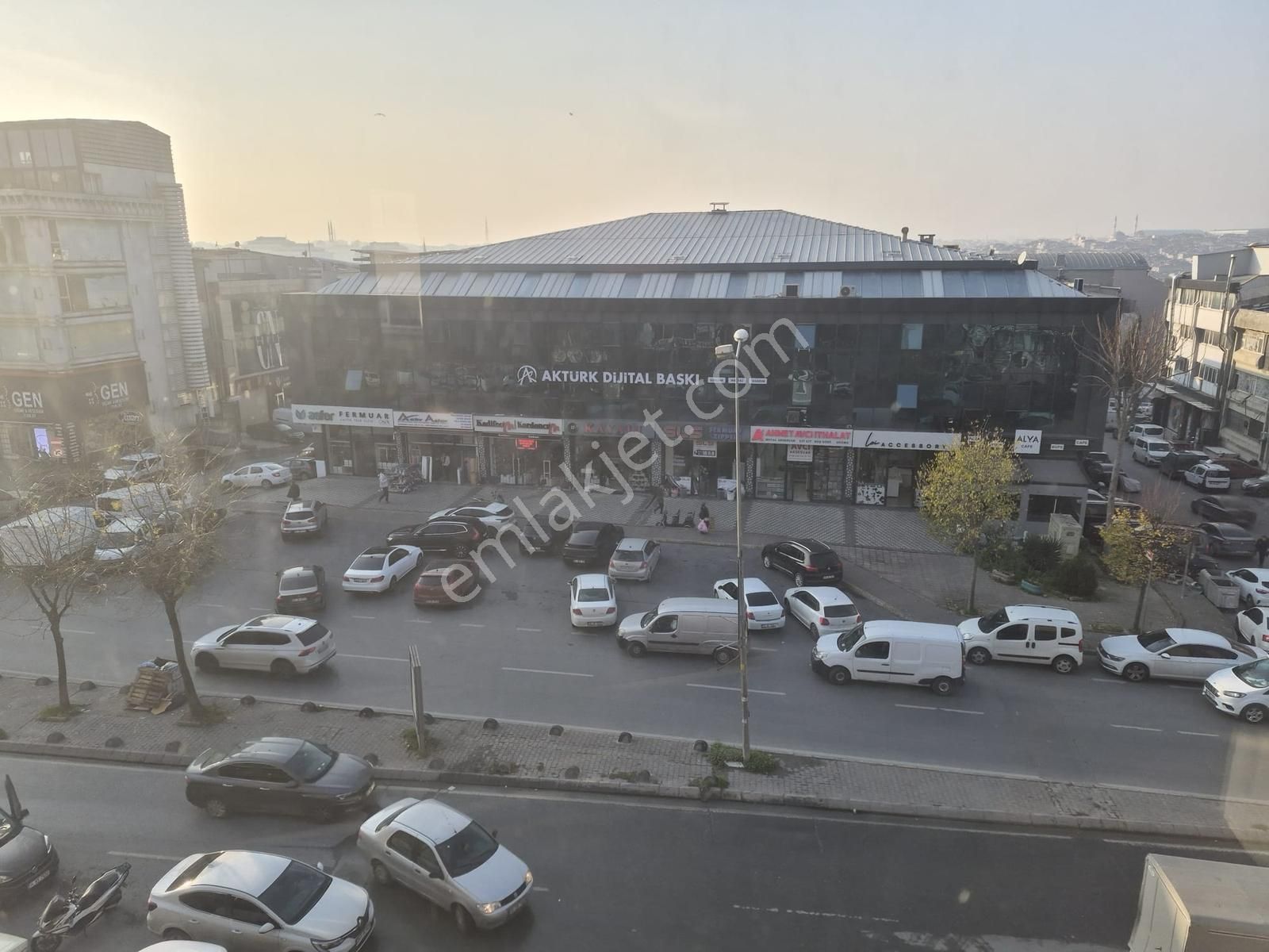 Merter De Cadde Üstü 2. Kat 200 M2 Ofis ( İşyeri ) - Görsel 4
