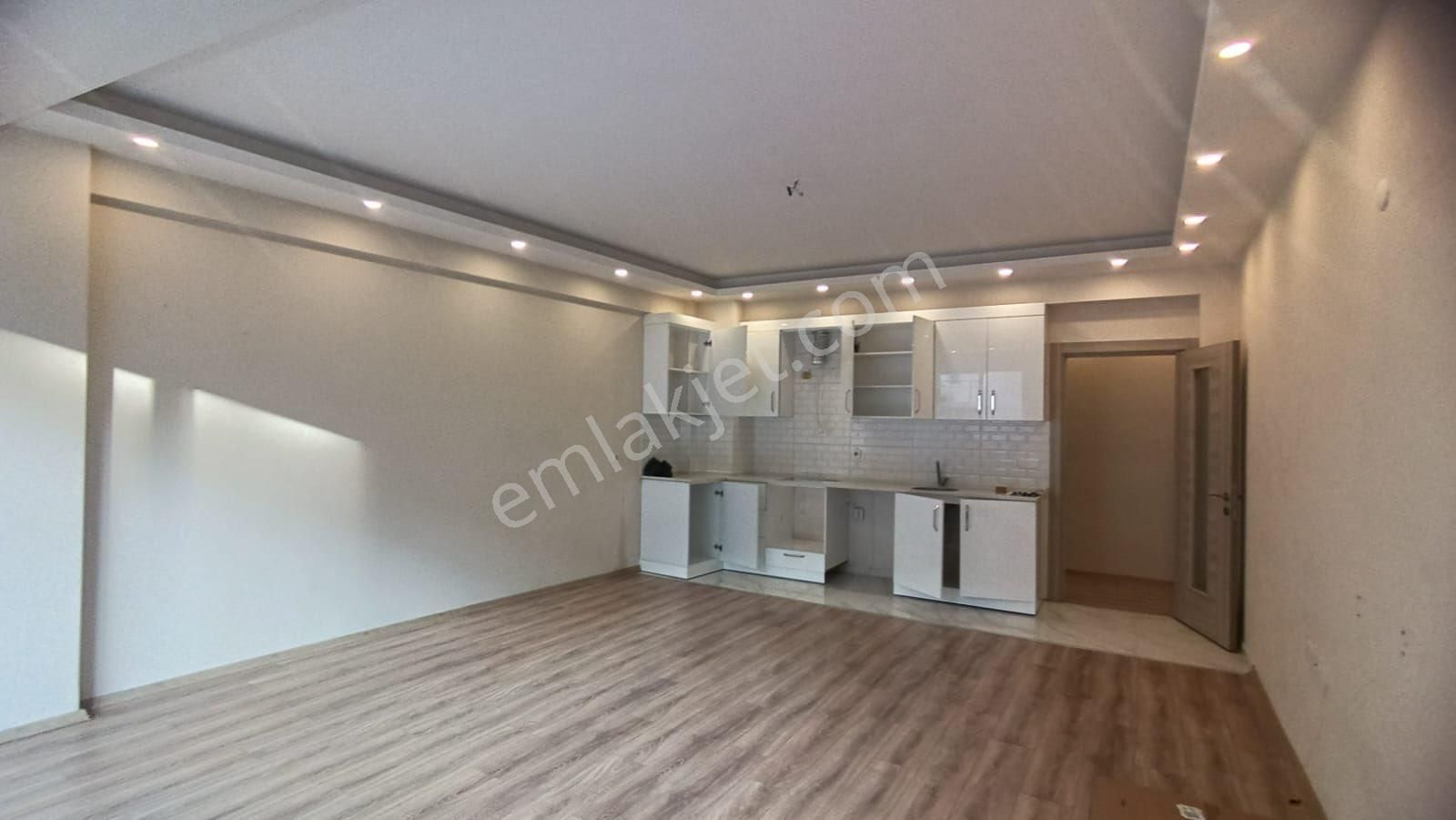 İzmir Bayraklı Erenler‘de 100 Yıl Okuluna Yakın Konumda Harika Kiralık Daire Asansürlü Bina - Görsel 2