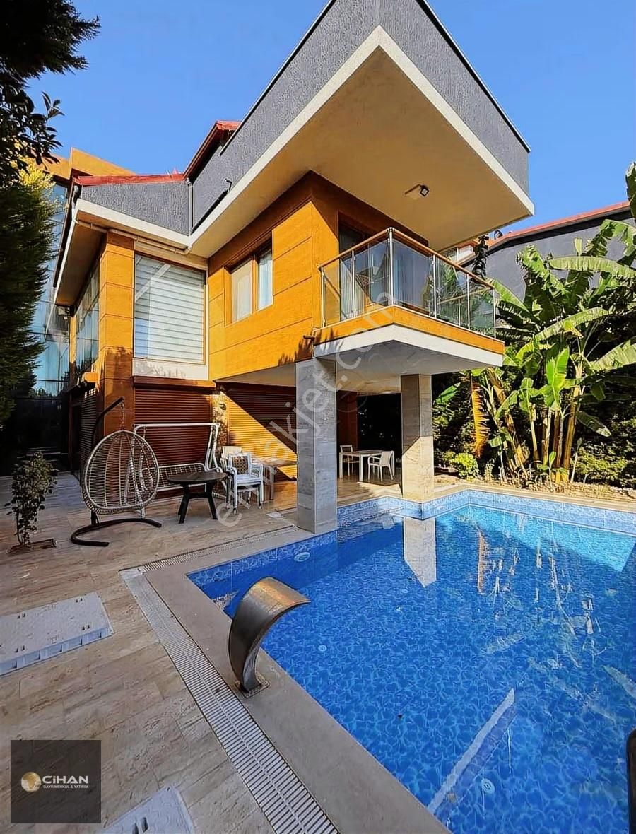 Fırsat!!!! Kuşadasında Havuz, Asansör, Eşyalı Satlık Villa