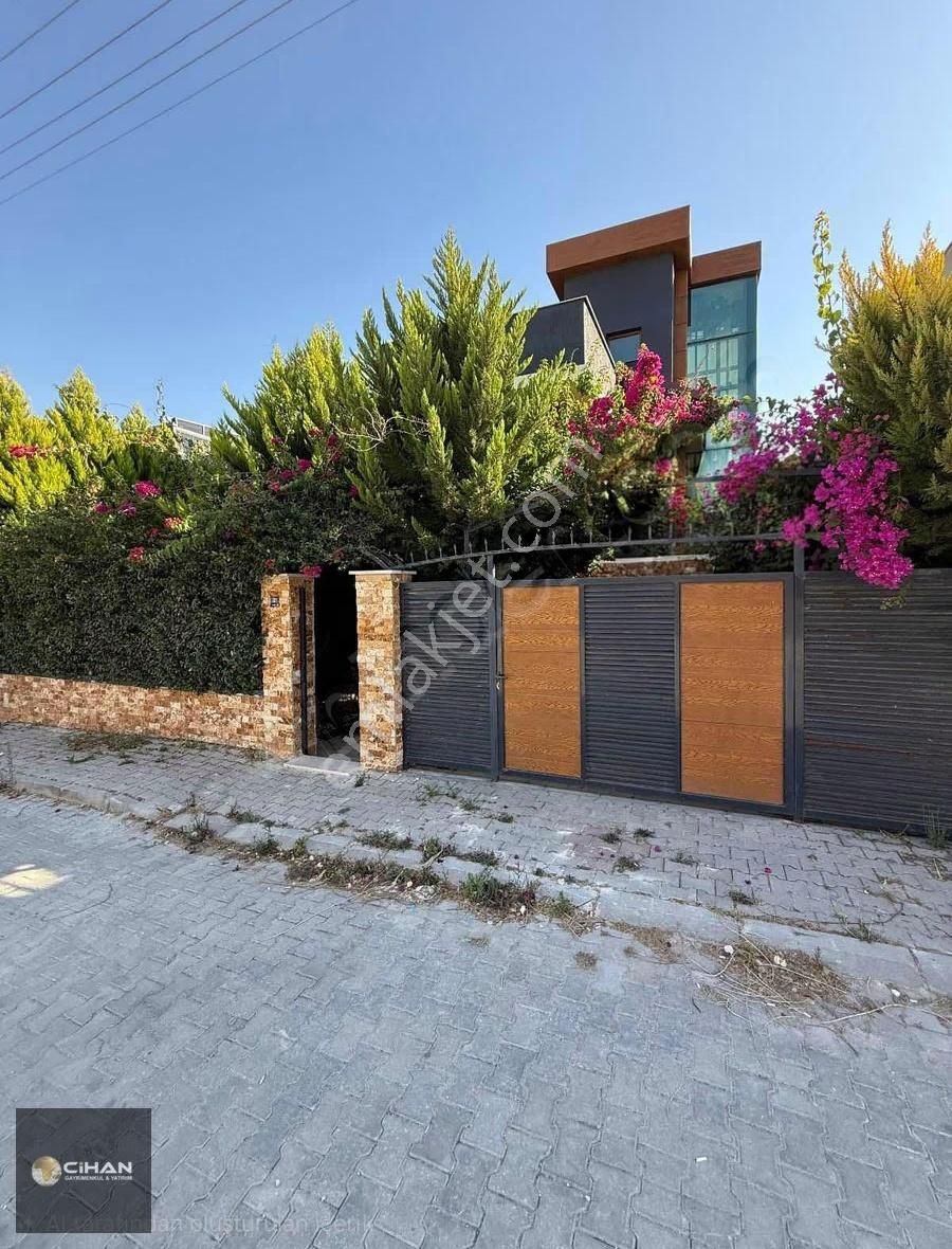 Fırsat!!!! Kuşadasında Havuz, Asansör, Eşyalı Satlık Villa - Görsel 26