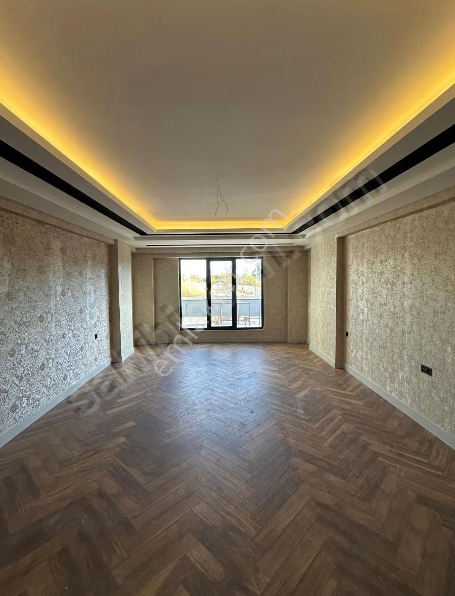 35 Mt Bir Parsel Site İçerisinde Süper4+1 Tekli Daire