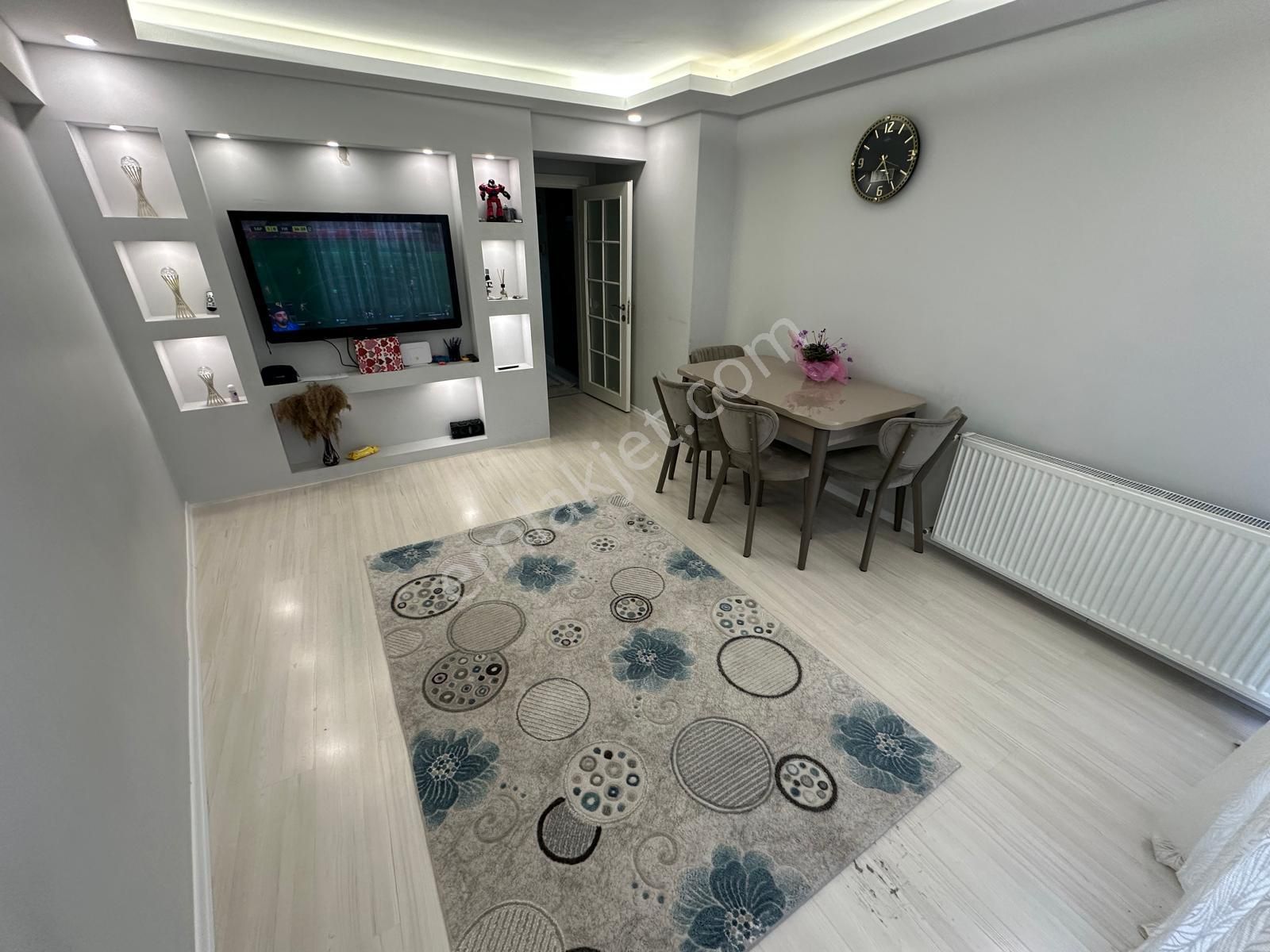 Setbaşı Üzeri Namazgah'ta Park Yanı 9 Yıllık Bina'da Asansörlü 2+1 Satılık Daire