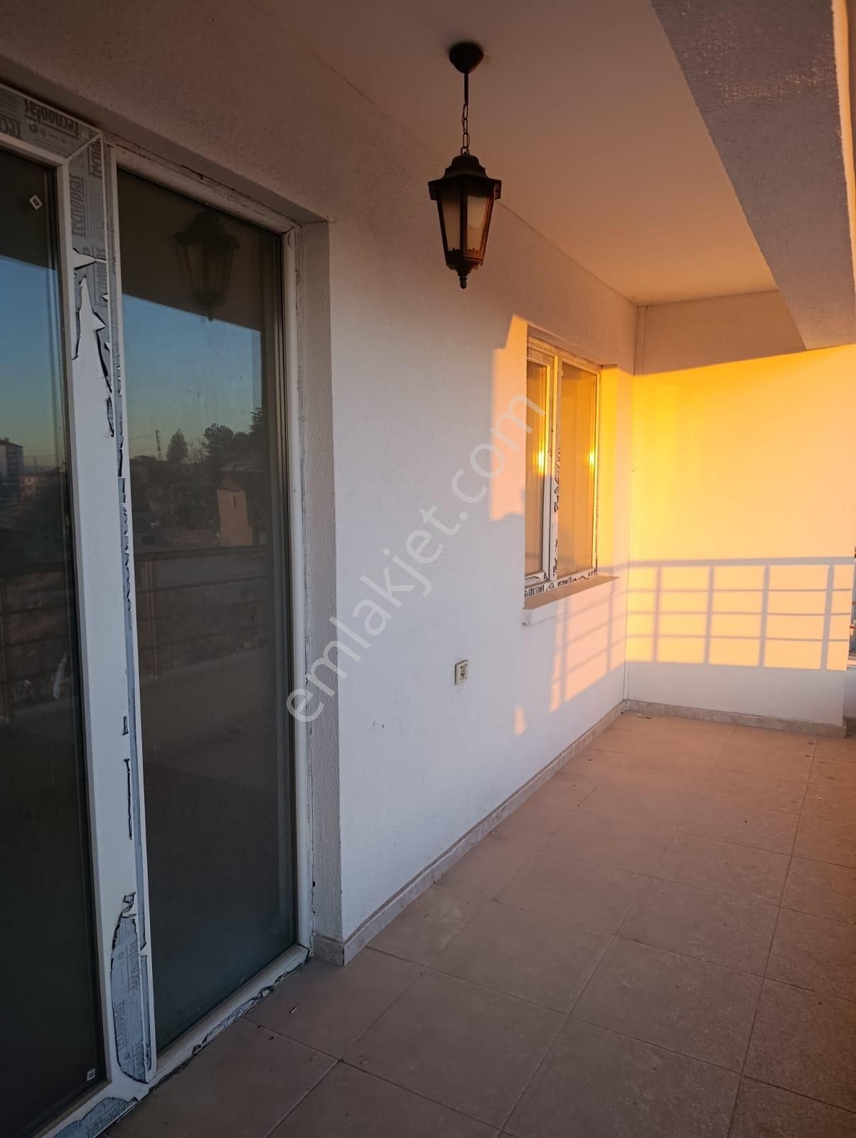 Feridunçelik'te Manzaralı Geniş Balkonlu Full Yapılı 3+1 Katta Satılık Daire !!! - Görsel 12