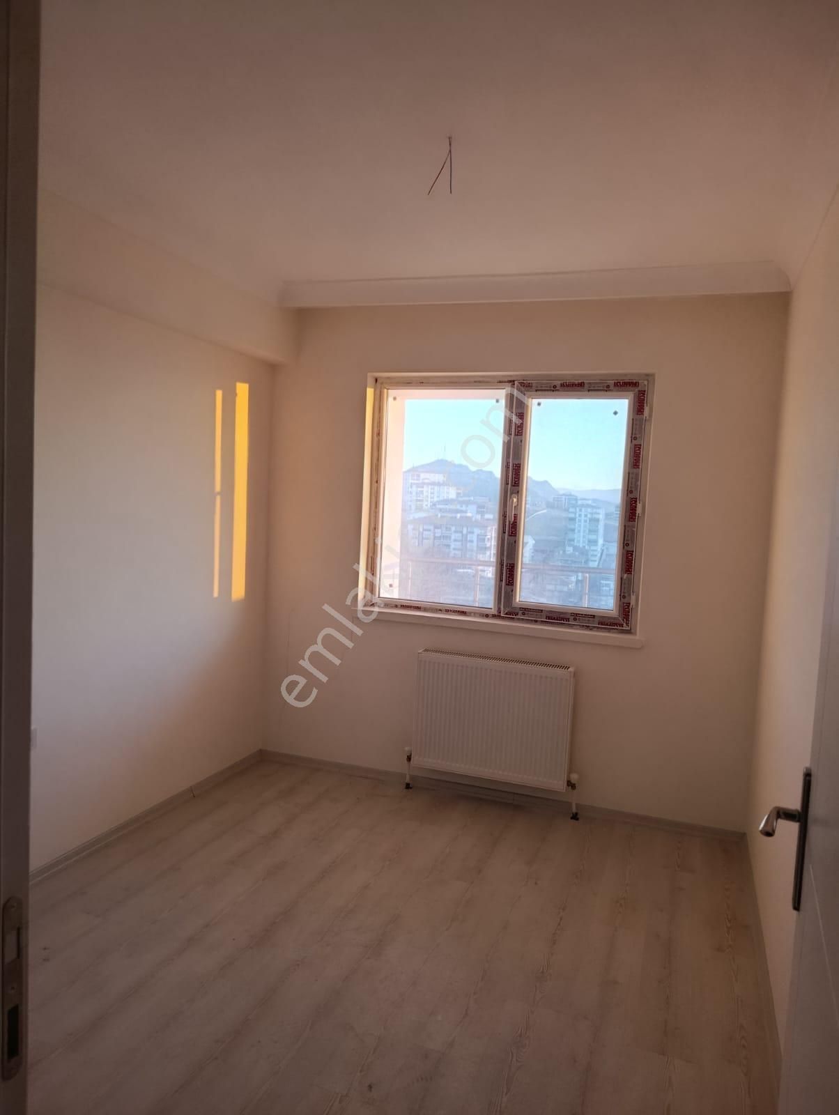 Feridunçelik'te Manzaralı Geniş Balkonlu Full Yapılı 3+1 Katta Satılık Daire !!! - Görsel 6