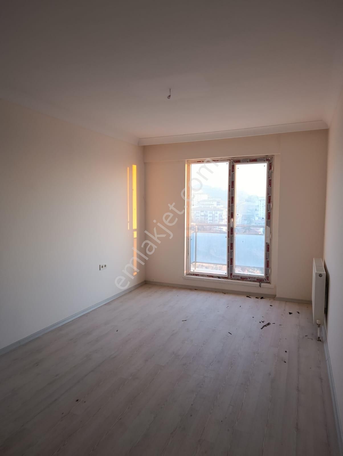 Feridunçelik'te Manzaralı Geniş Balkonlu Full Yapılı 3+1 Katta Satılık Daire !!! - Görsel 5