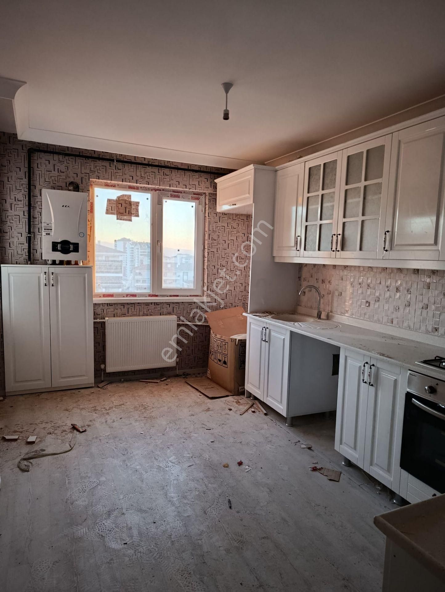 Feridunçelik'te Manzaralı Geniş Balkonlu Full Yapılı 3+1 Katta Satılık Daire !!!