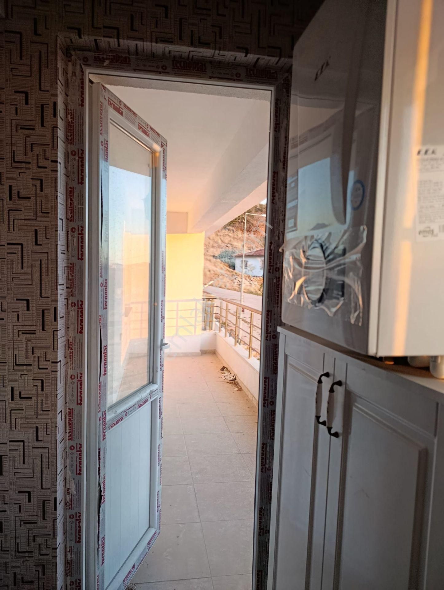 Feridunçelik'te Manzaralı Geniş Balkonlu Full Yapılı 3+1 Katta Satılık Daire !!! - Görsel 18