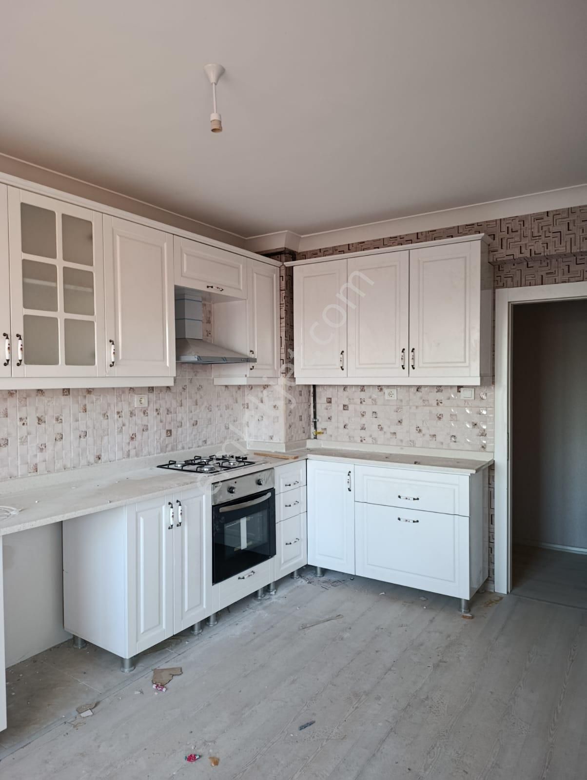 Feridunçelik'te Manzaralı Geniş Balkonlu Full Yapılı 3+1 Katta Satılık Daire !!! - Görsel 2