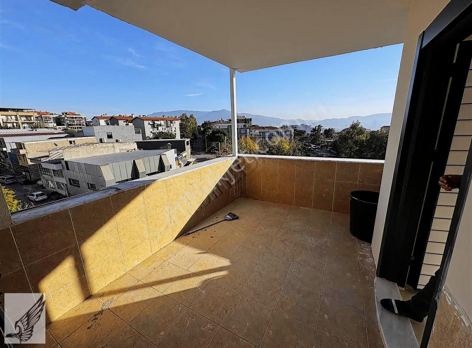 Muhteşem Manzaralı Teraslı Doğalgazlı Tadilatlı Geniş Daire - Görsel 19