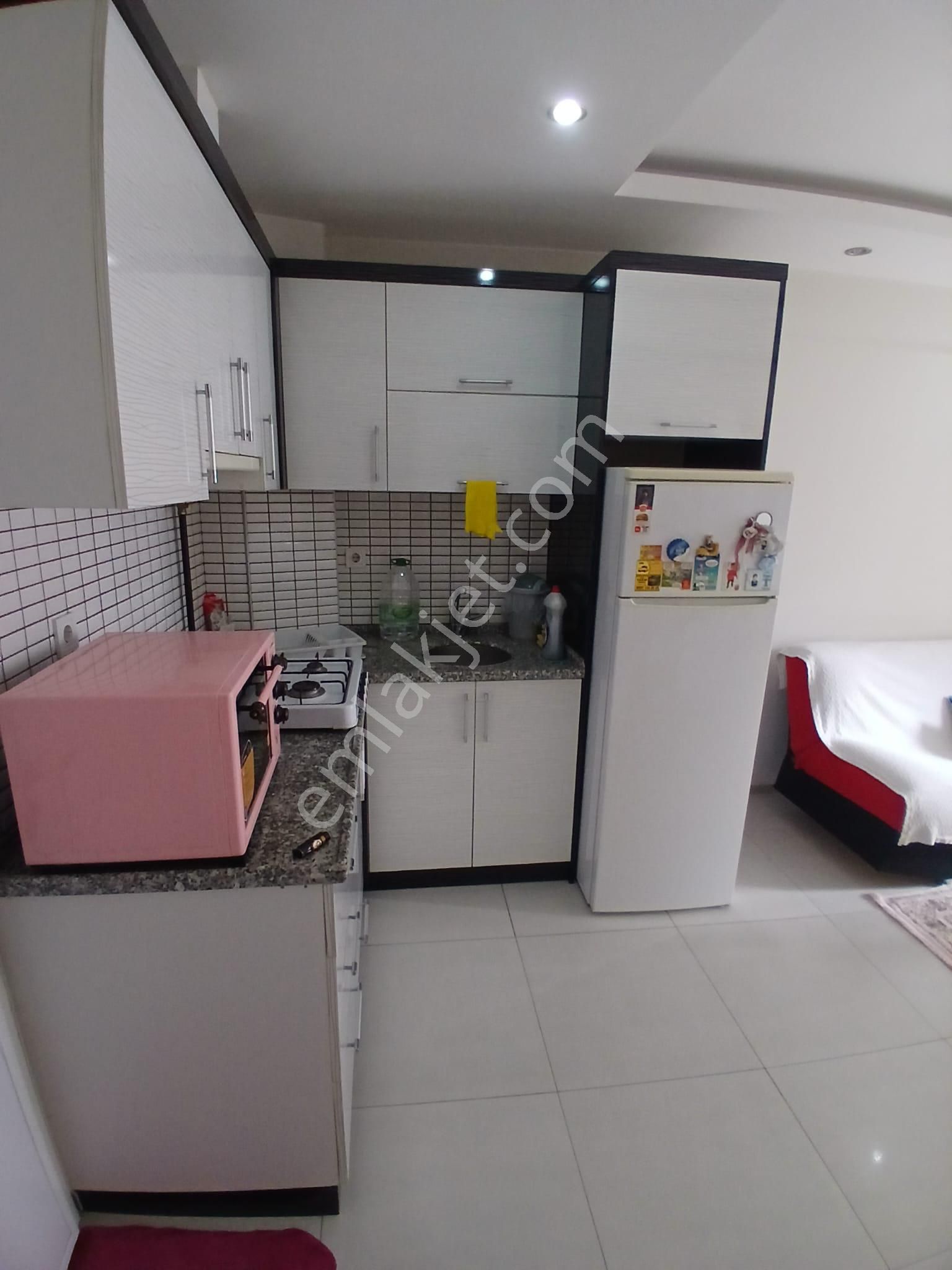 Ender Uysal Gayrimenkulden Üniversiteye Yakın 1+1 Balkkonlu Asansörlü Satılık Apart... - Görsel 2