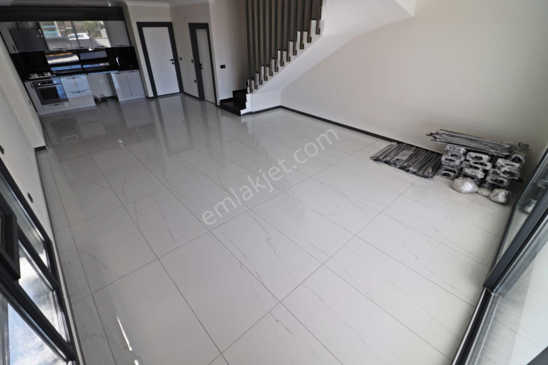 Irmaksudan Güre De Deniz Manzaralı Şık Tasarım 5+2 Villa - Görsel 24