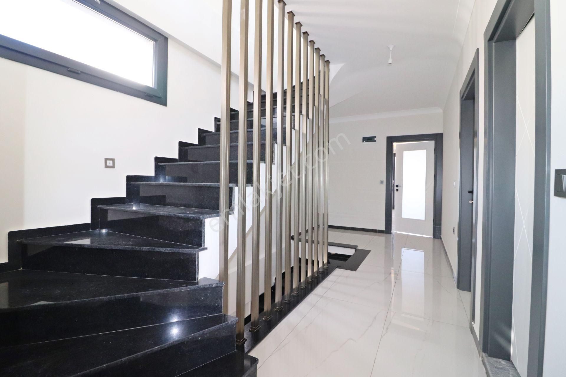 Irmaksudan Güre De Deniz Manzaralı Şık Tasarım 5+2 Villa - Görsel 18