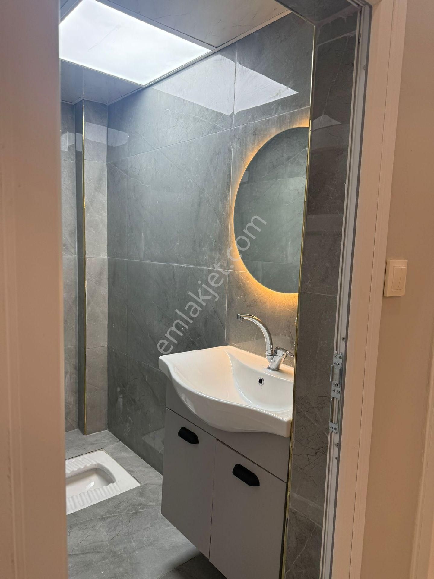 Meydan Mahallesinde Merkezi Konumda Satılık Komple Bina🏢 3 Katlı Müstakil Bina2 Daire + 2 Dükkan - Görsel 11