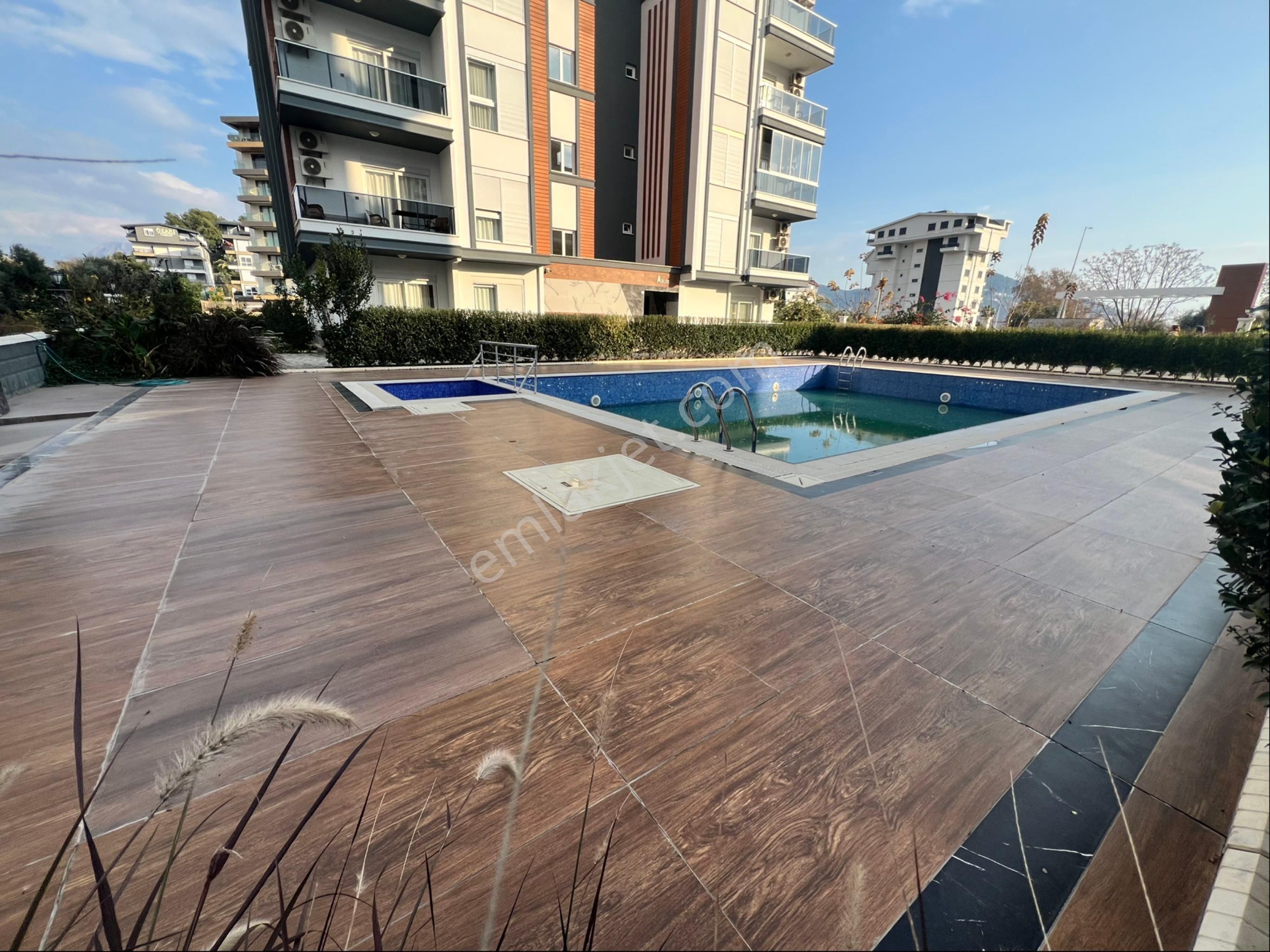 Pazarcı Mahallesi Eşyalı Kiralık 2+1 Dubleks Daire