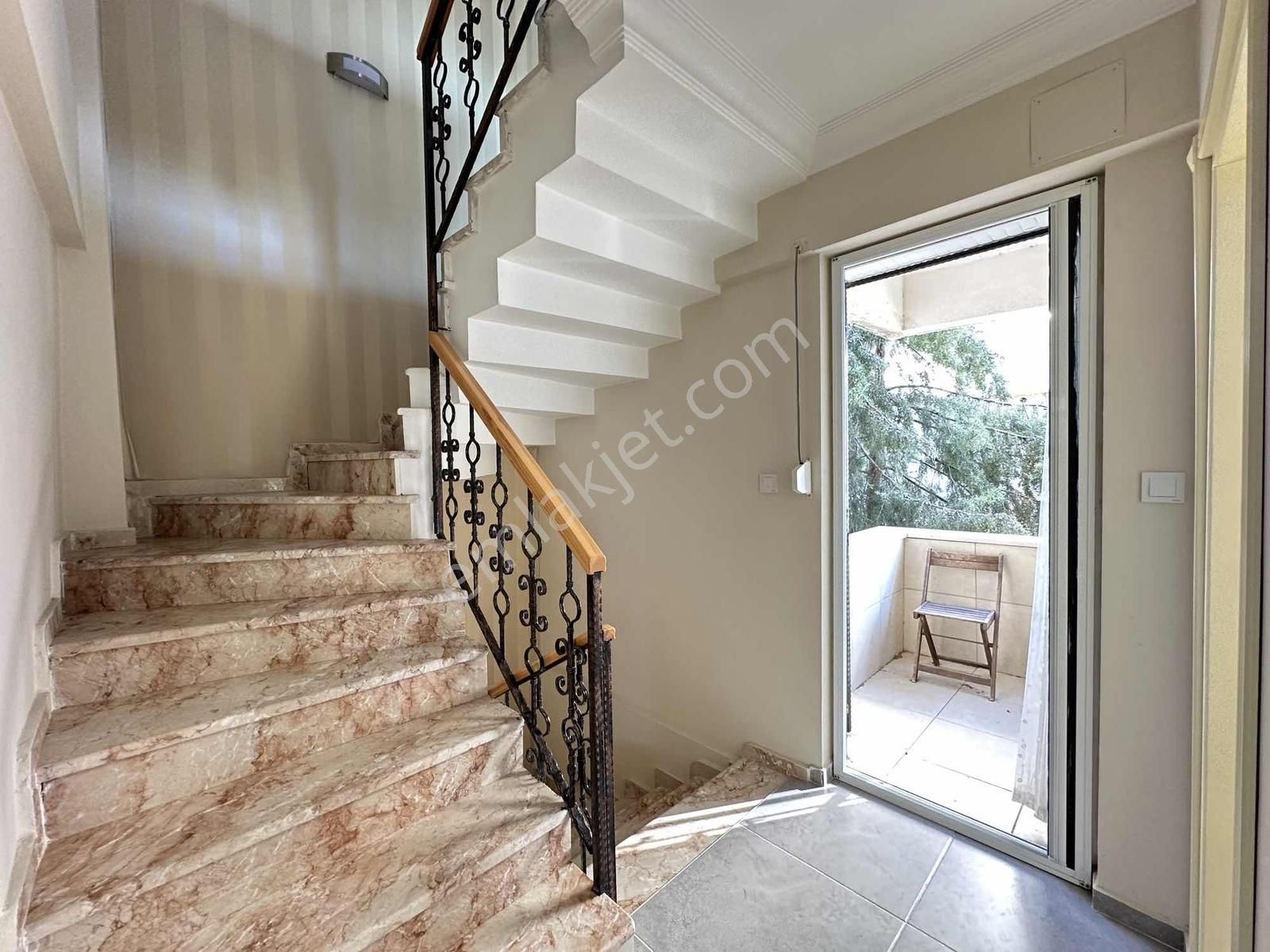Güre Cumhuriyet Mah.denize 50m 3+1 Satılık Villa - Görsel 8