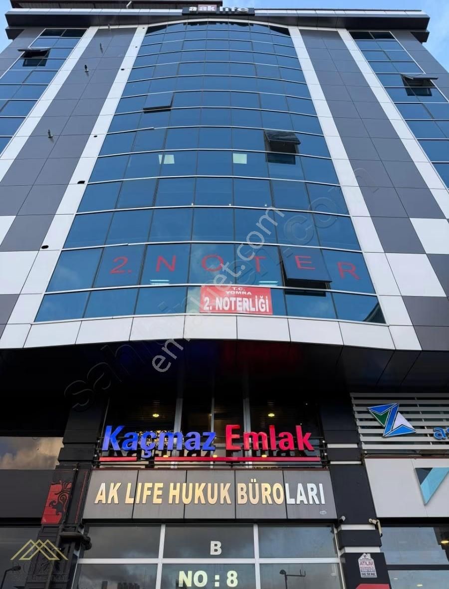 Kaşüstü Ak Life Hukuk Bürolarında Satılık 1+1 Ofis