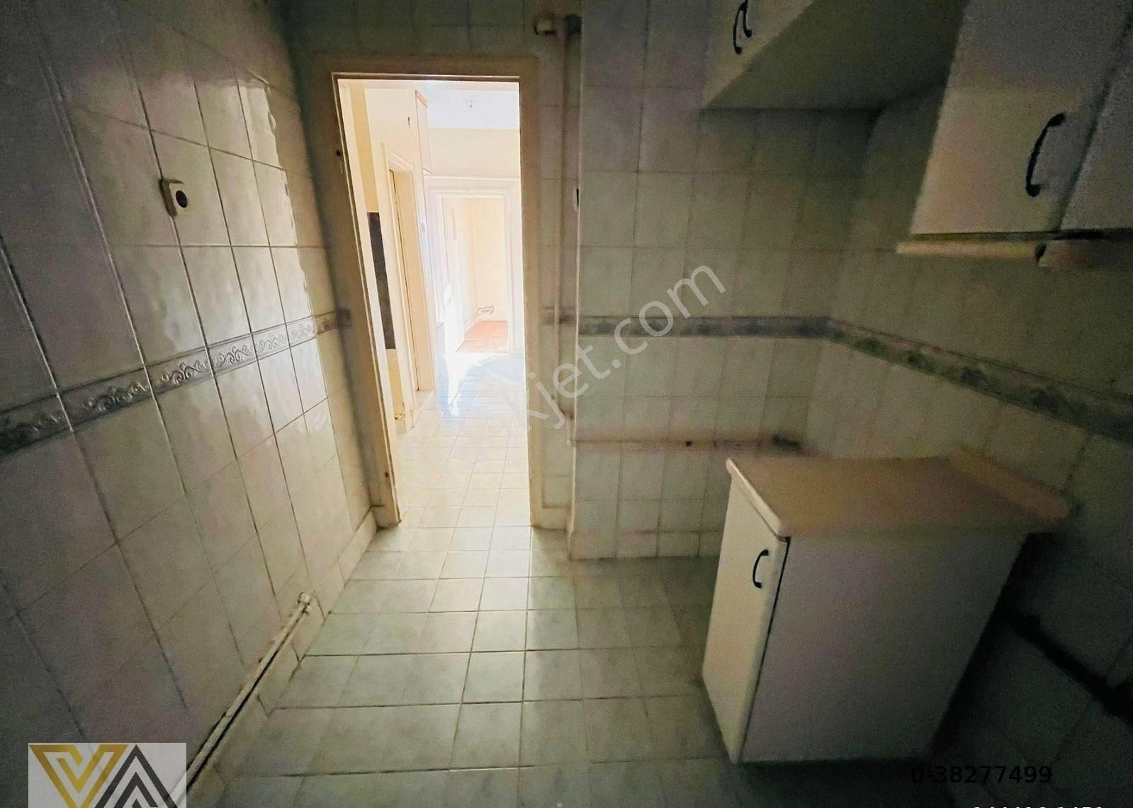 Valentia'dan Karşıyaka İş Merkezi Yanı Ara Kat Satılık 3+1 Daire - Görsel 2