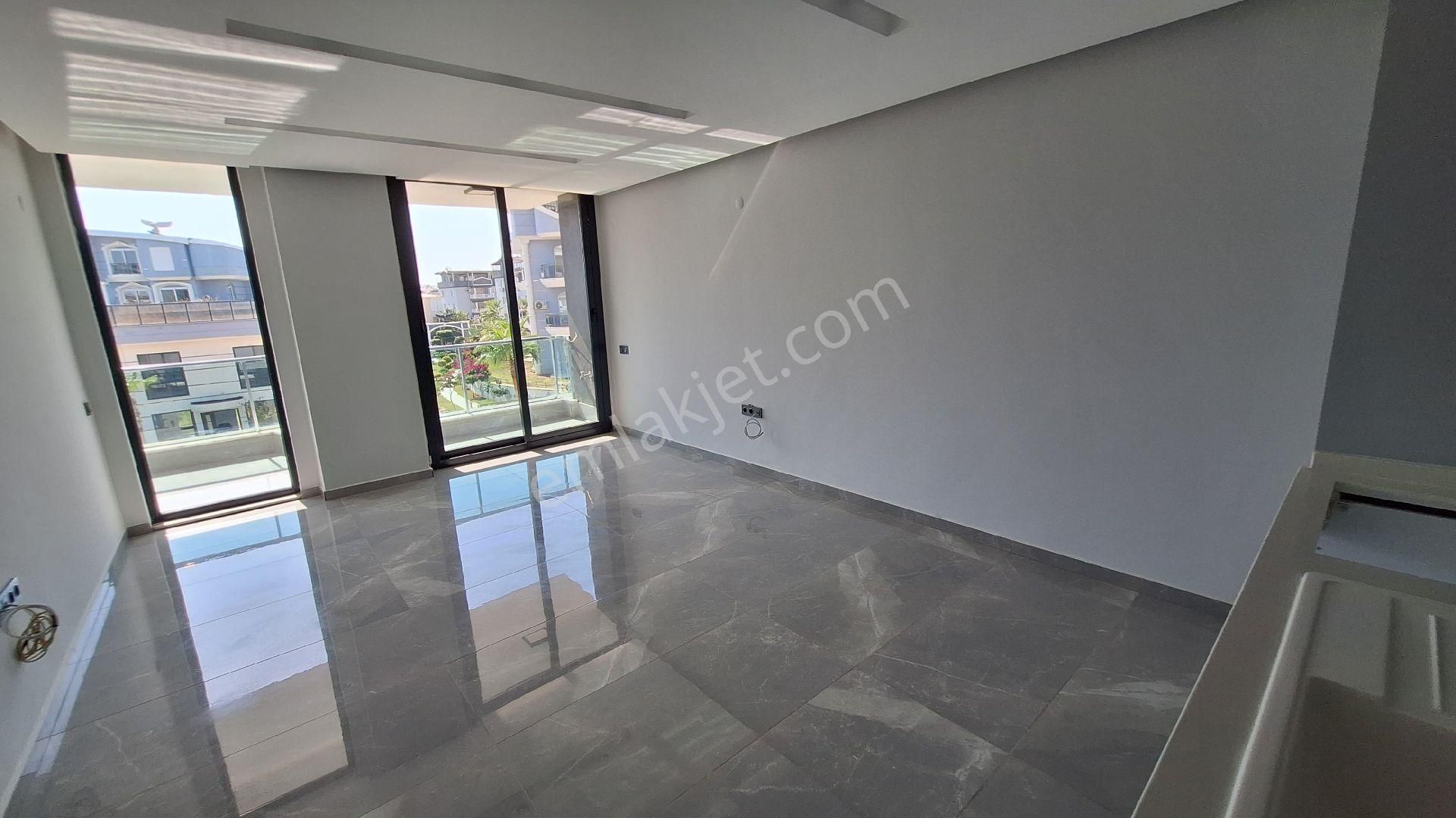 Altınkum'da Havuzlu Sitede Deniz Manzaralı Satılık 2+1 - Görsel 14