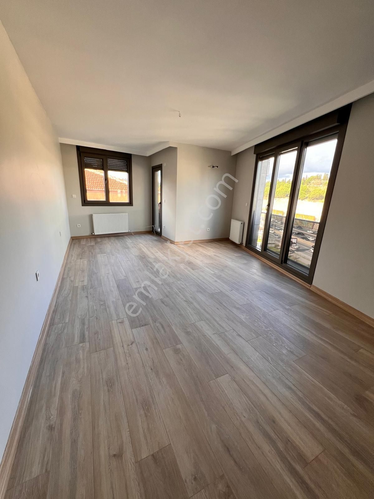 K.yalı E'5 Metroya Yakın Ferah 3+1 Dubleks Daire - Görsel 6