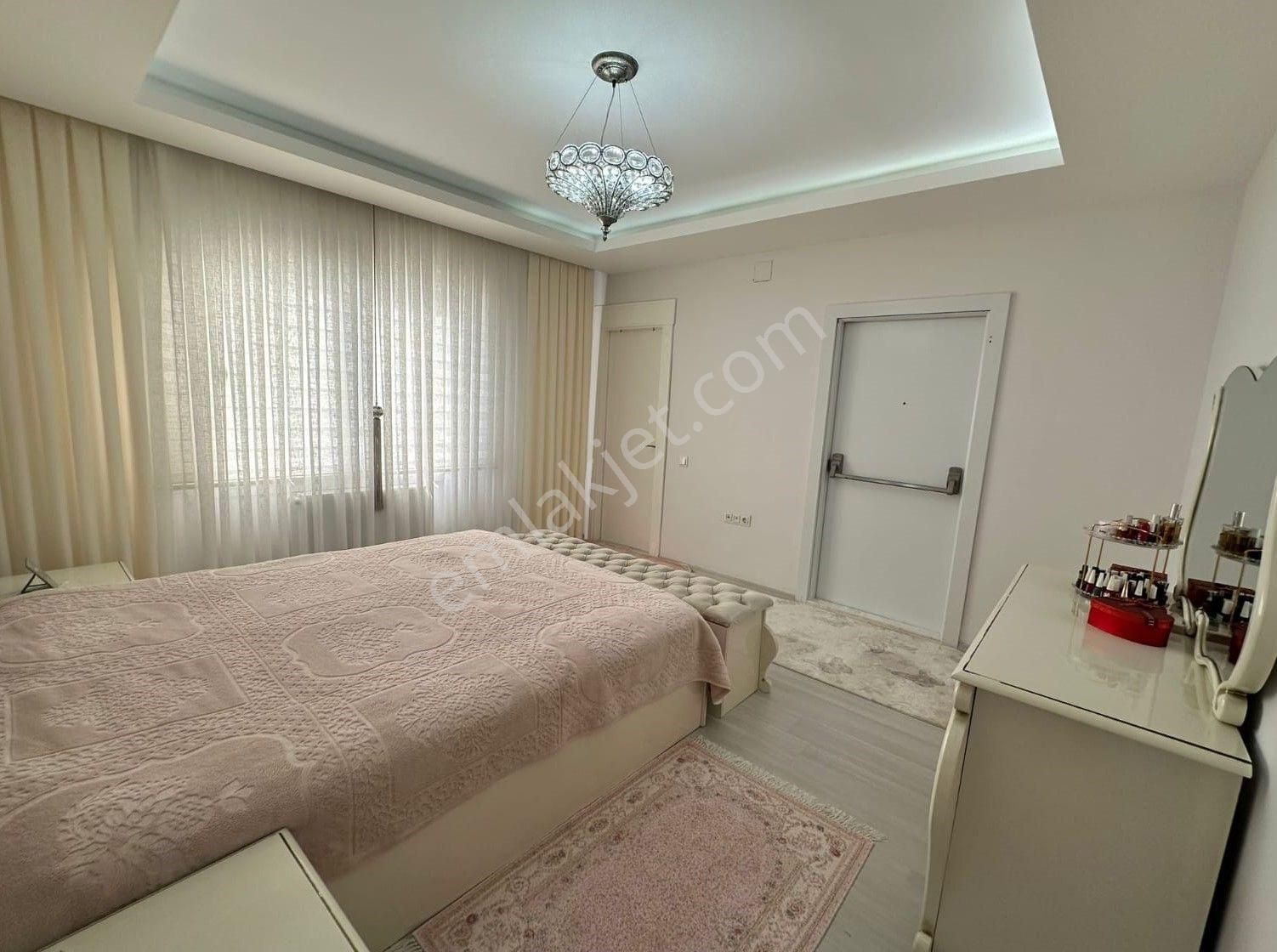 Karınca'dan Yaşar Doğu'da Teraslı Satılık 3+1 Daire !