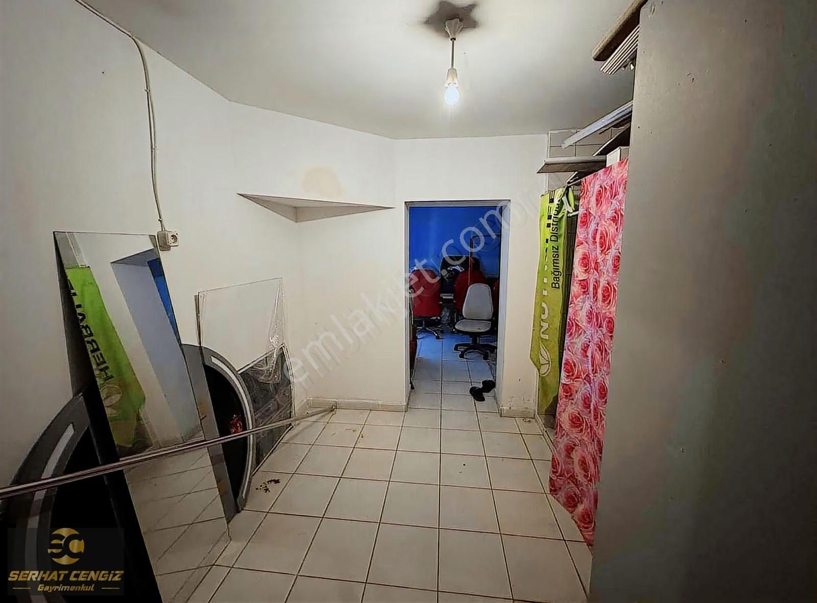 Ragıp Tüzün Caddesinde Caddeye Cepheli Dükkan - Görsel 3