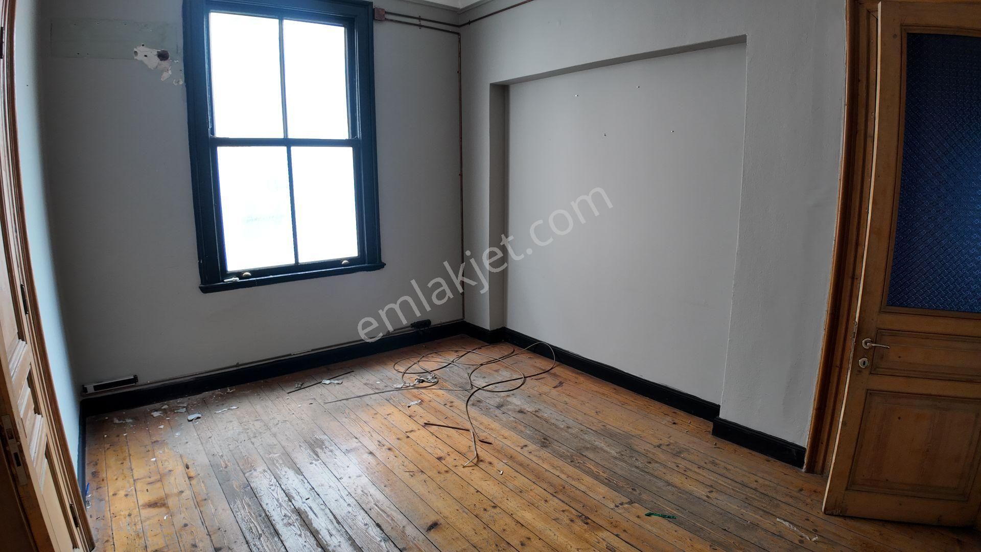 İstiklal Caddesi Üzerinde Yüksek Tavanlı 3.kat Ofis - Görsel 2