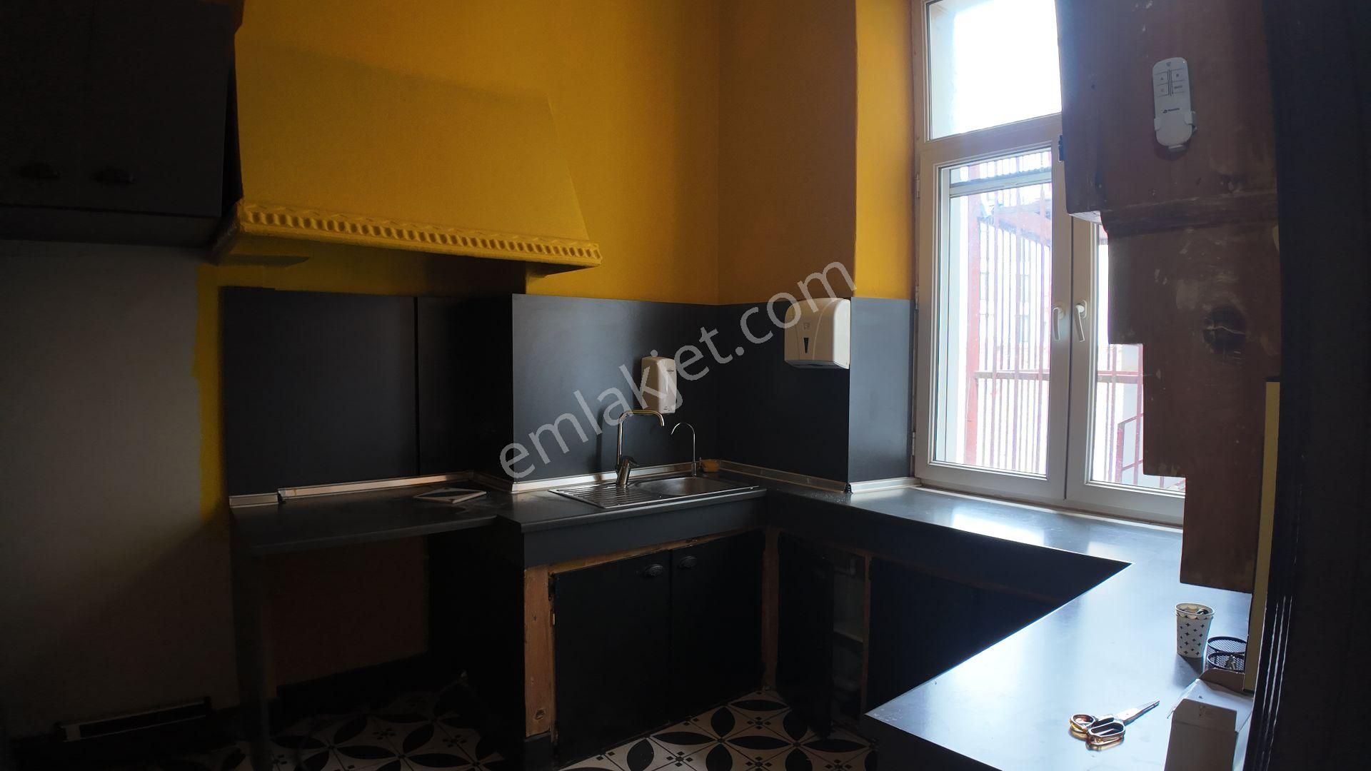 İstiklal Caddesi Üzerinde Yüksek Tavanlı 3.kat Ofis - Görsel 16