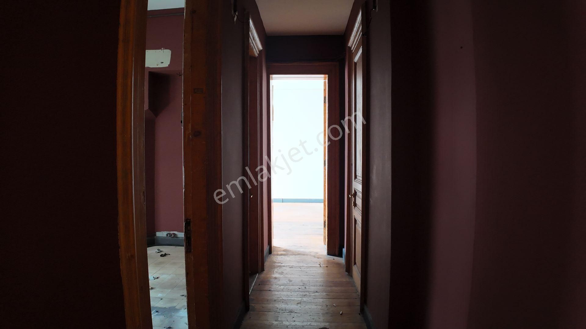 İstiklal Caddesi Üzerinde Yüksek Tavanlı 3.kat Ofis - Görsel 8