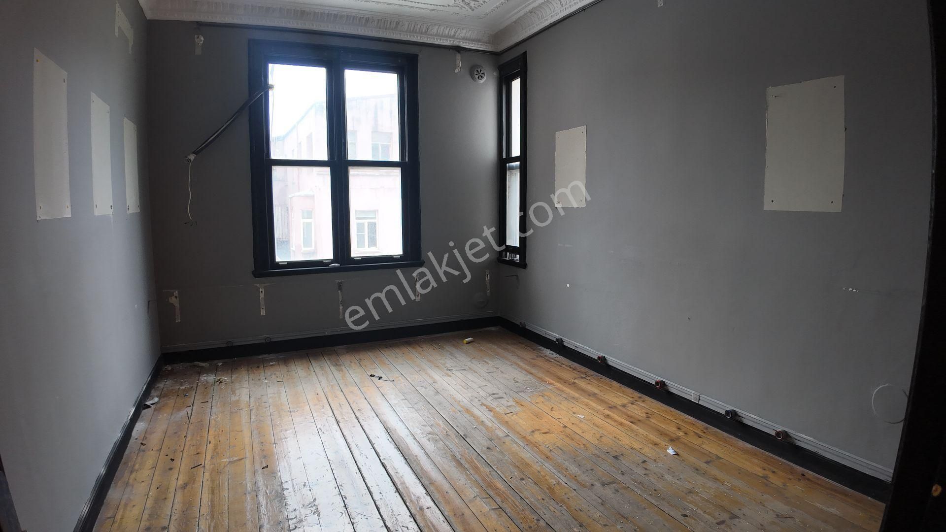 İstiklal Caddesi Üzerinde Yüksek Tavanlı 3.kat Ofis - Görsel 21