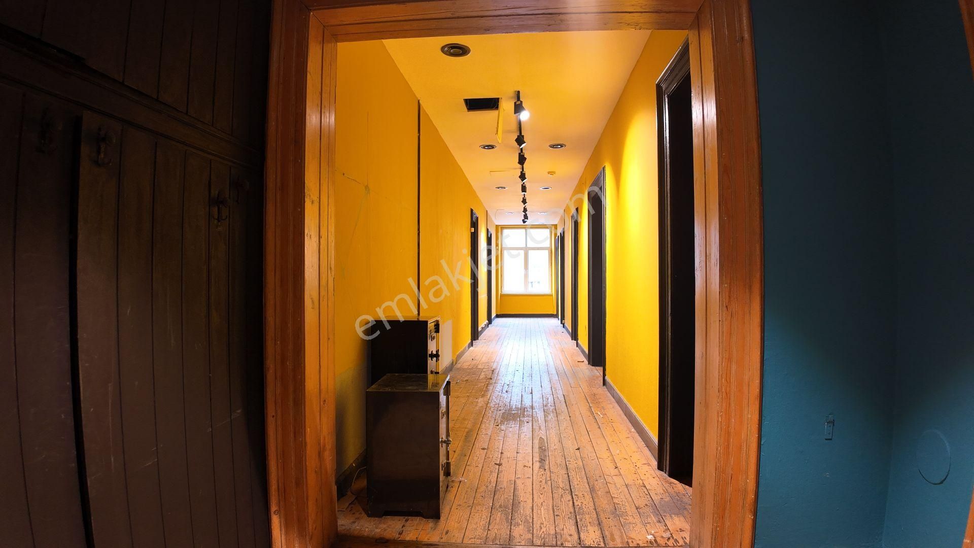 İstiklal Caddesi Üzerinde Yüksek Tavanlı 3.kat Ofis - Görsel 15