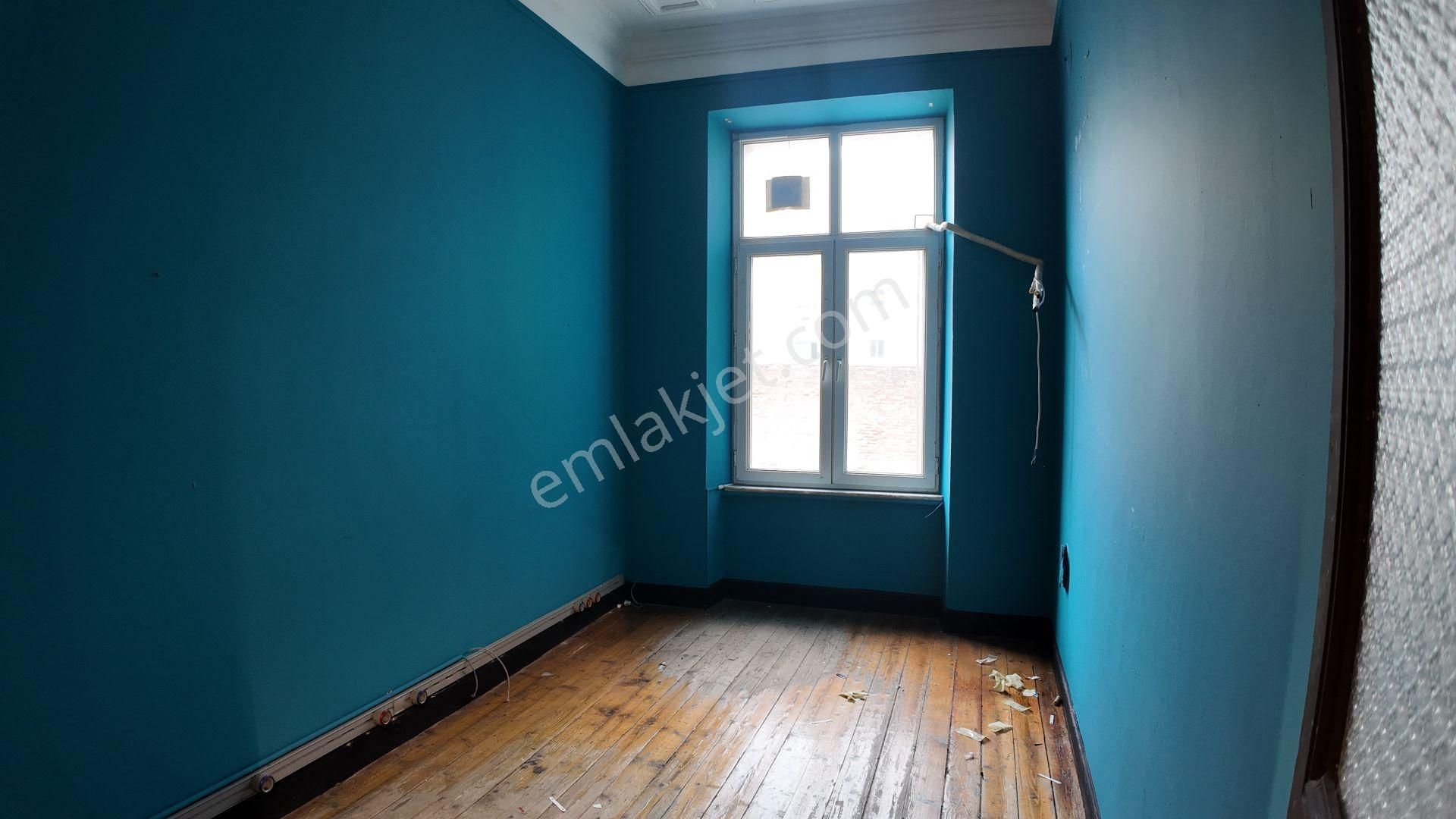 İstiklal Caddesi Üzerinde Yüksek Tavanlı 3.kat Ofis - Görsel 20