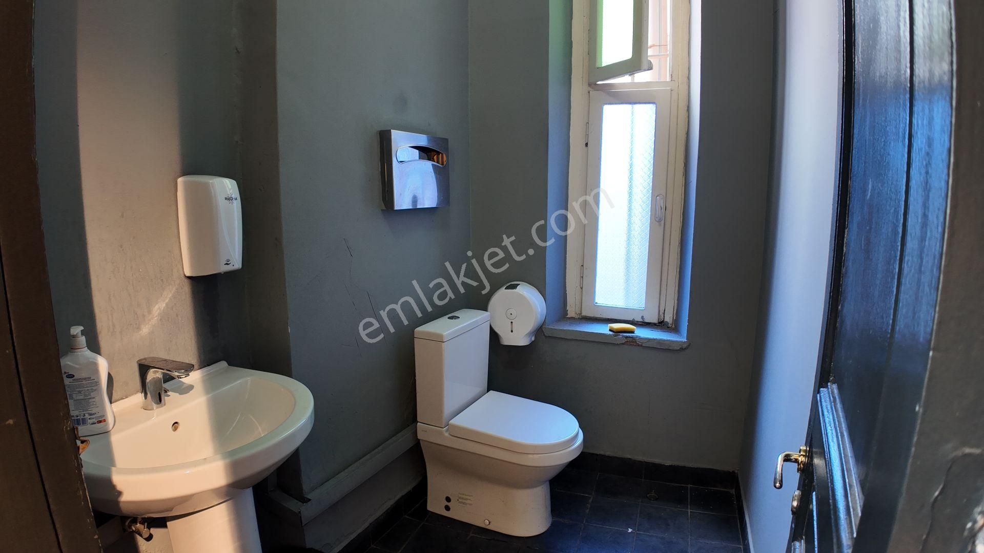 İstiklal Caddesi Üzerinde Yüksek Tavanlı 3.kat Ofis - Görsel 25