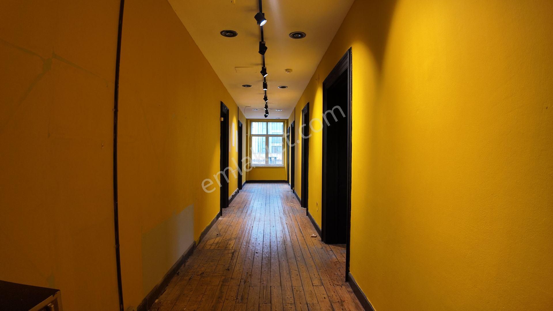 İstiklal Caddesi Üzerinde Yüksek Tavanlı 3.kat Ofis - Görsel 19