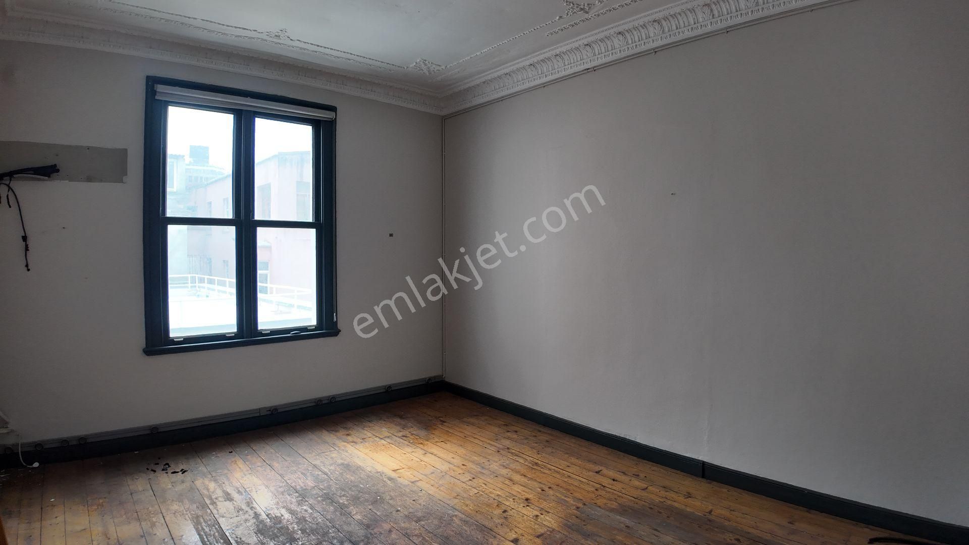 İstiklal Caddesi Üzerinde Yüksek Tavanlı 3.kat Ofis - Görsel 11