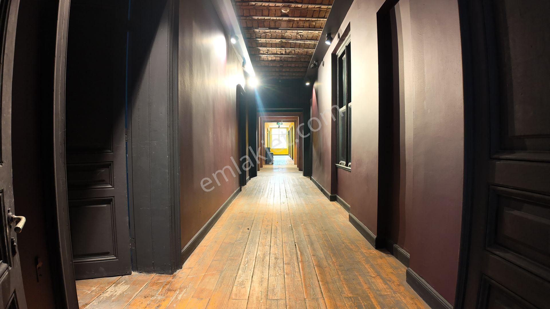 İstiklal Caddesi Üzerinde Yüksek Tavanlı 3.kat Ofis - Görsel 4